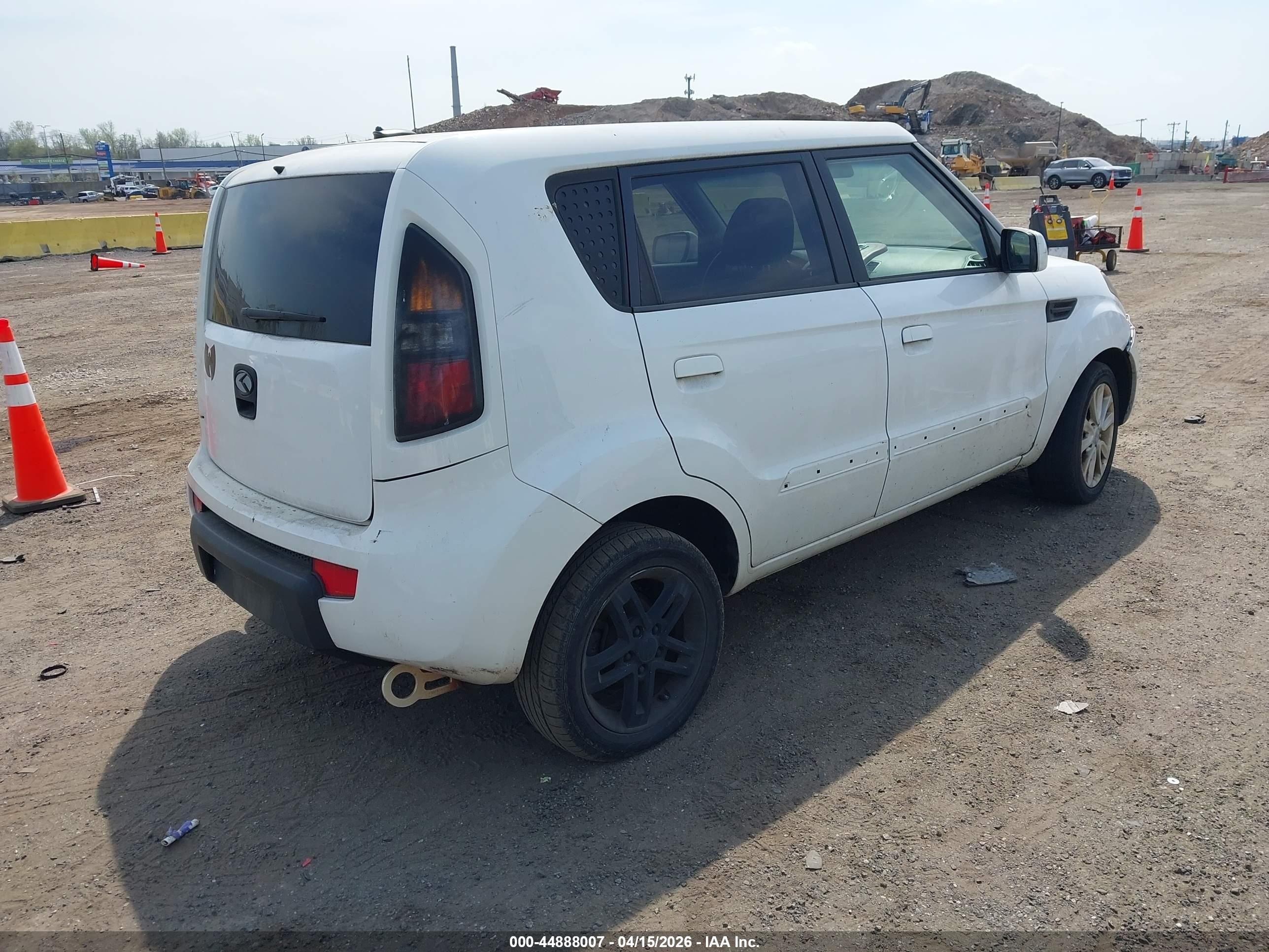 2010 Kia Soul + White vin: KNDJT2A25A7701875