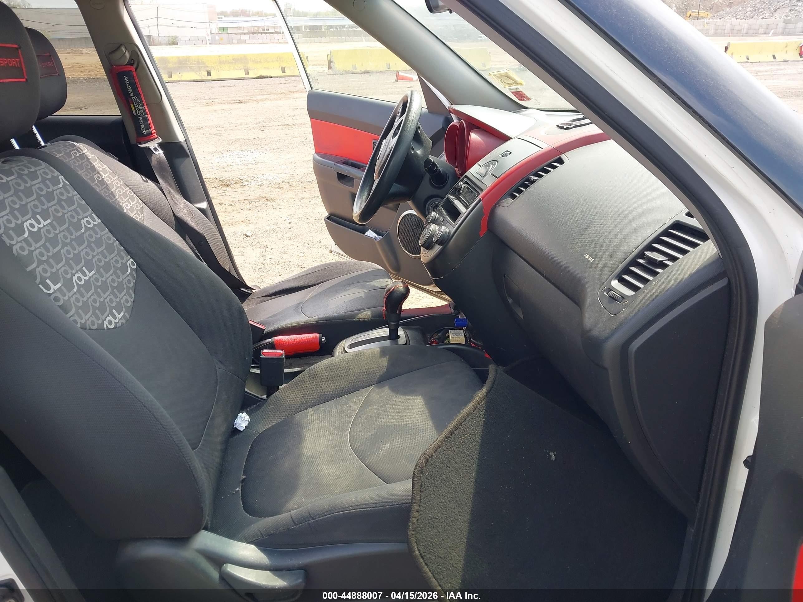 2010 Kia Soul + White vin: KNDJT2A25A7701875