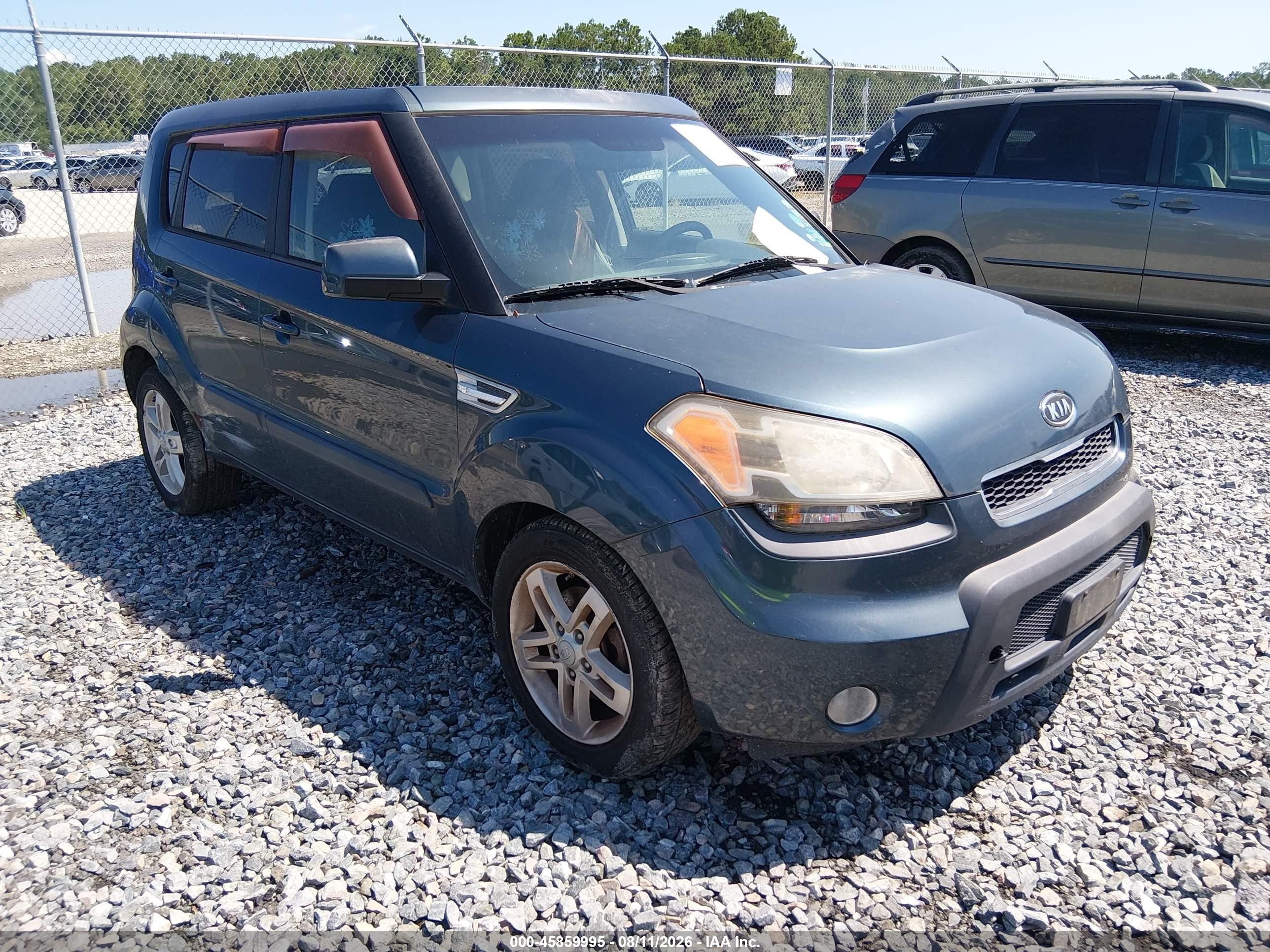 2011 Kia Soul + Blue vin: KNDJT2A25B7197782