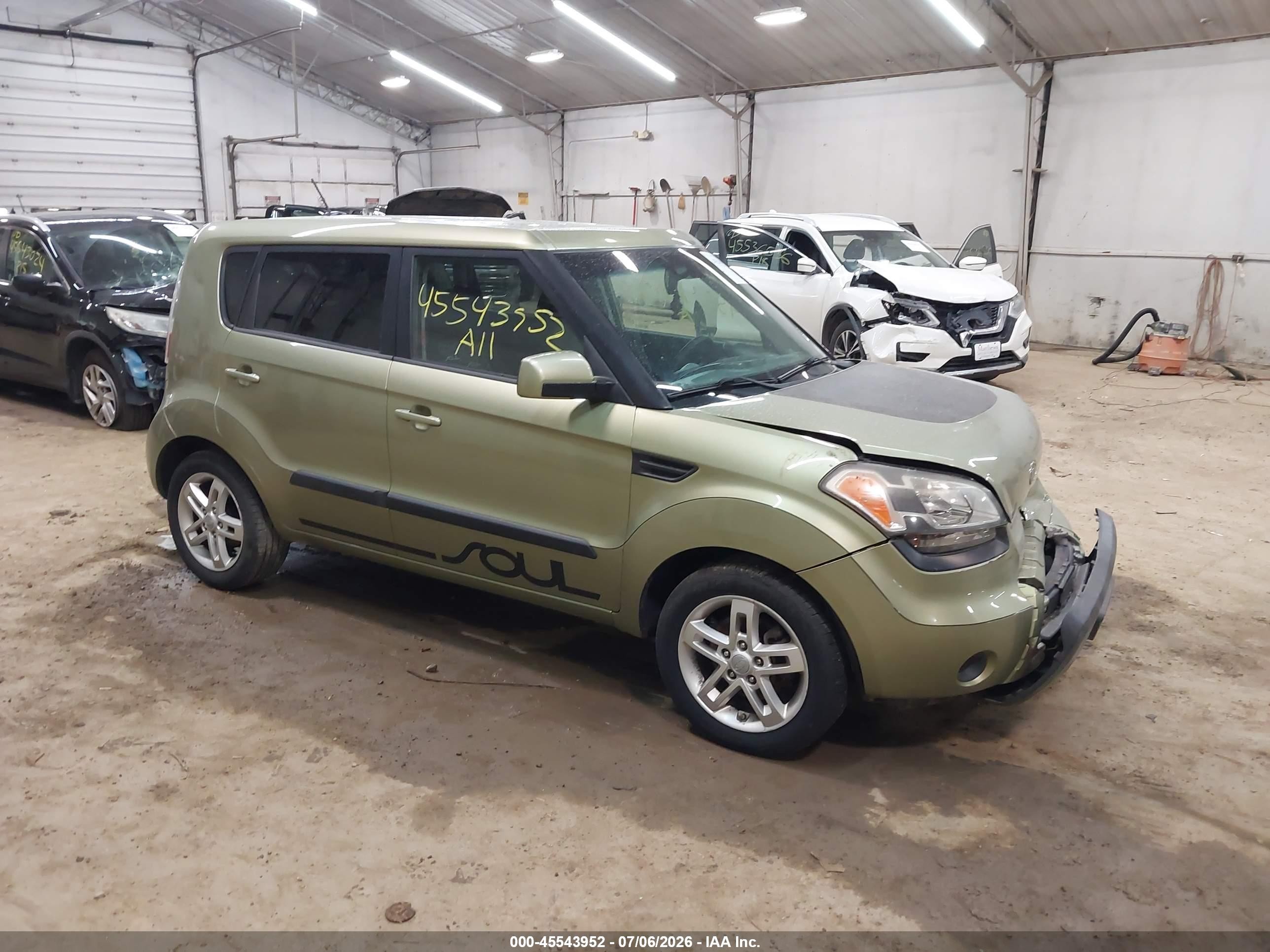 2011 Kia Soul + Green vin: KNDJT2A25B7204214