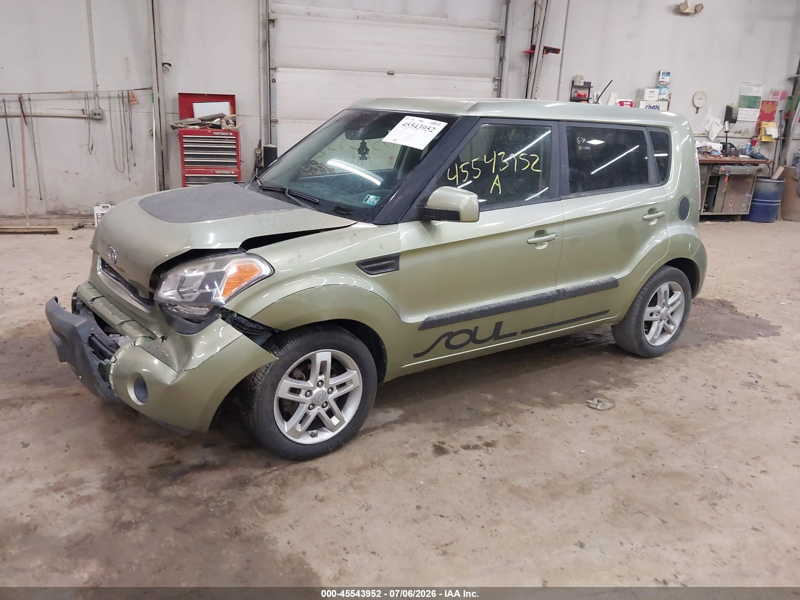 2011 Kia Soul + Green vin: KNDJT2A25B7204214