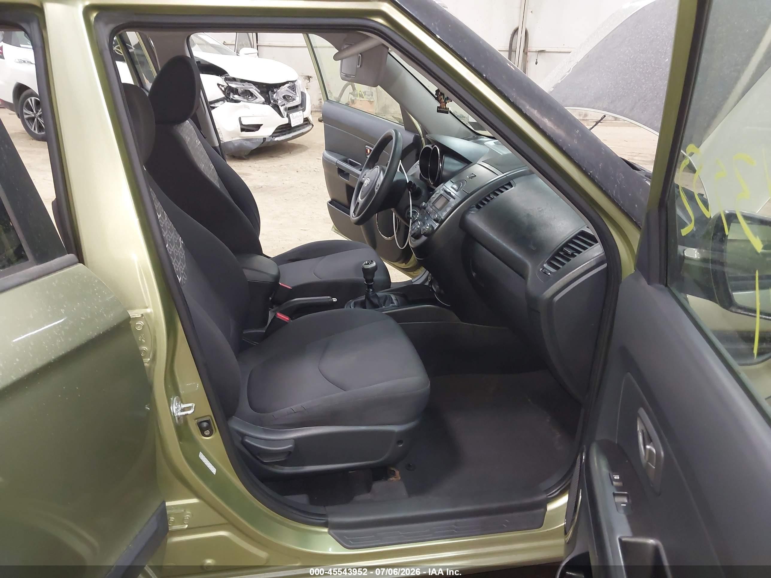 2011 Kia Soul + Green vin: KNDJT2A25B7204214