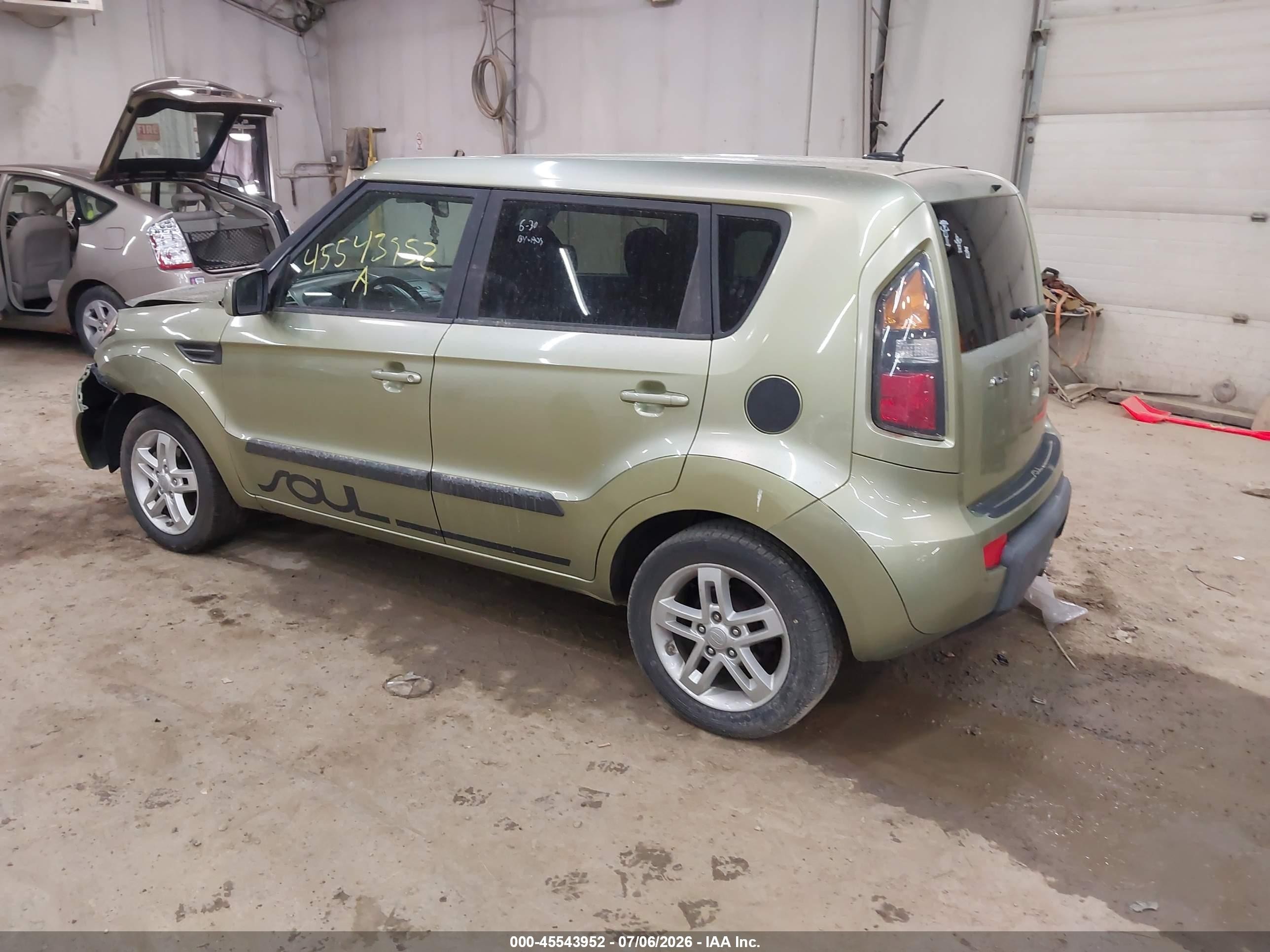 2011 Kia Soul + Green vin: KNDJT2A25B7204214