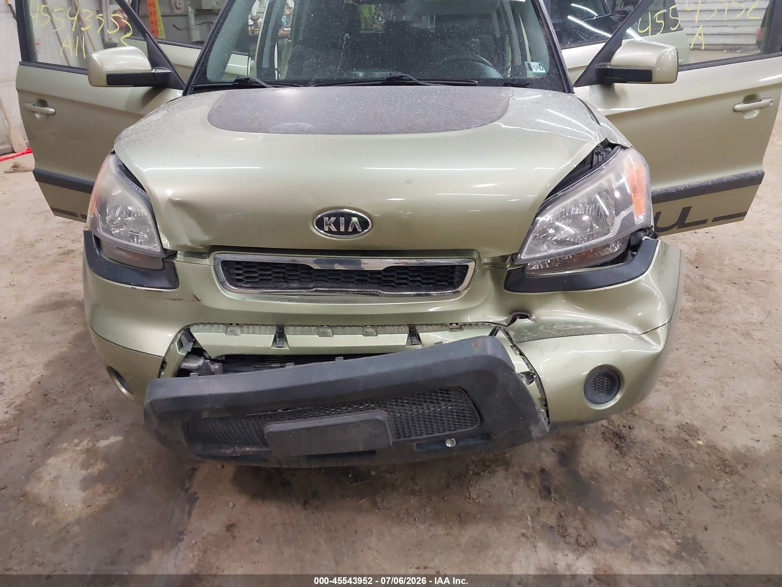 2011 Kia Soul + Green vin: KNDJT2A25B7204214