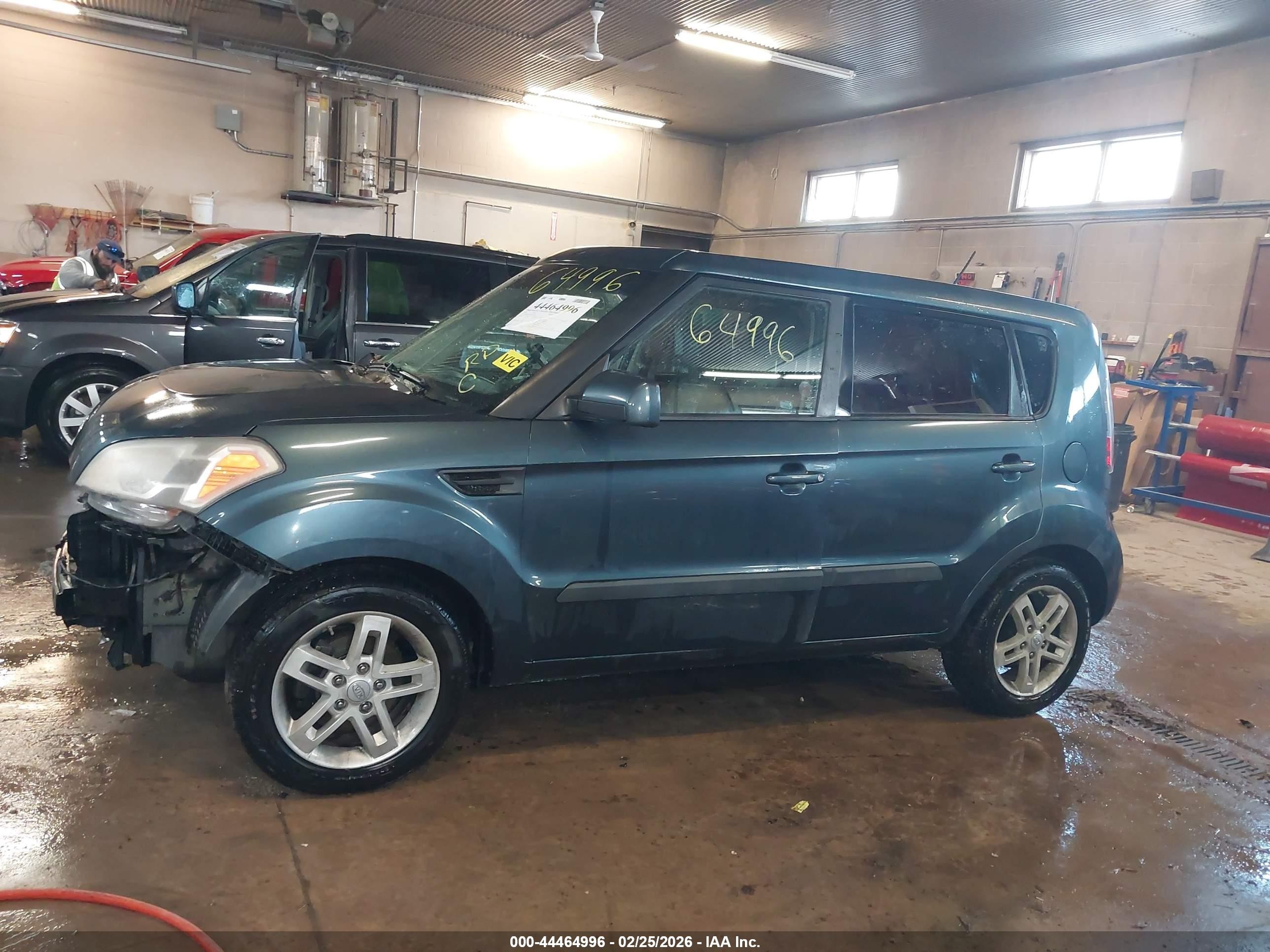 2011 Kia Soul + Бирюзовый vin: KNDJT2A25B7214726