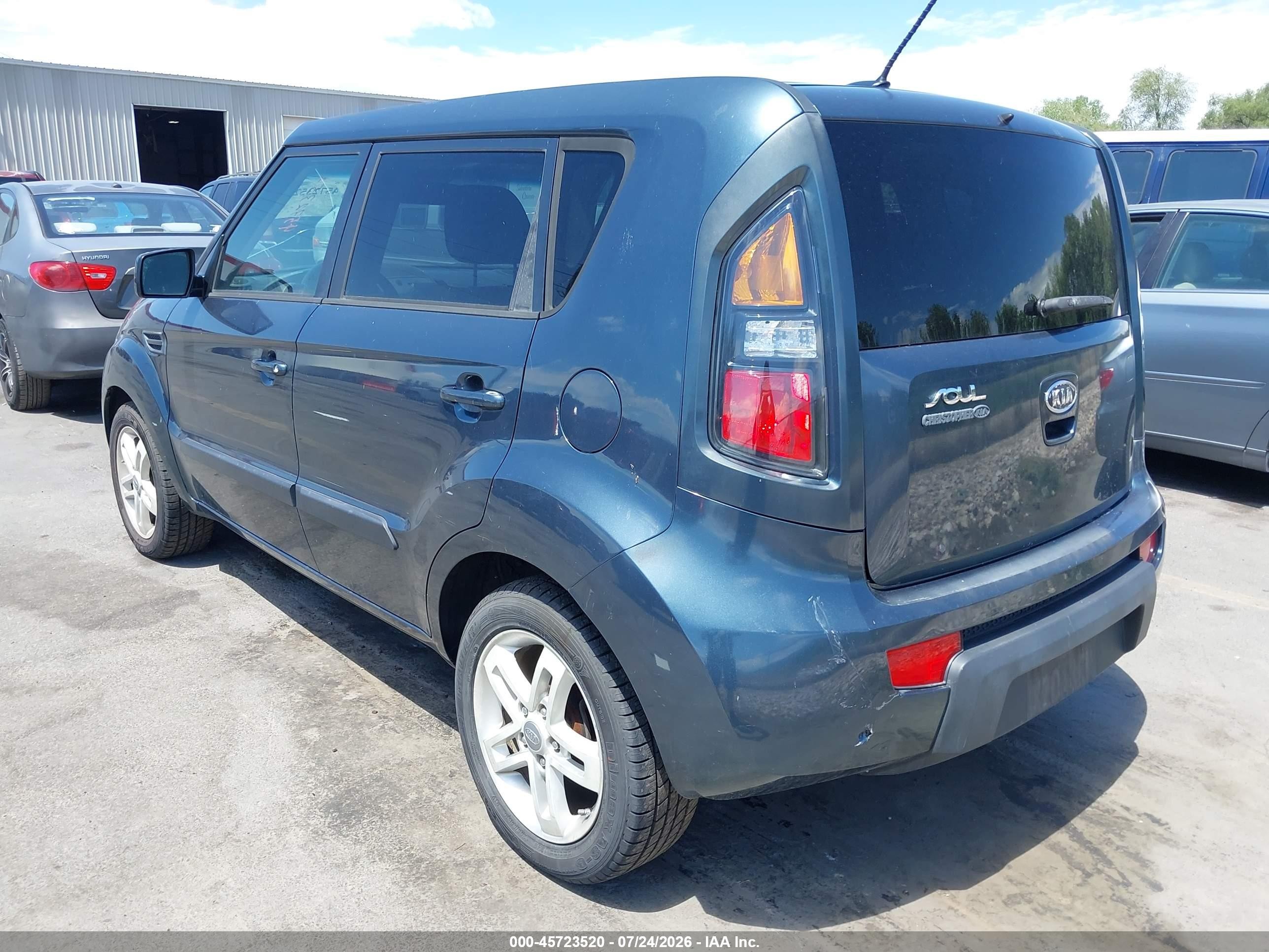 2011 Kia Soul + Blue vin: KNDJT2A25B7223295
