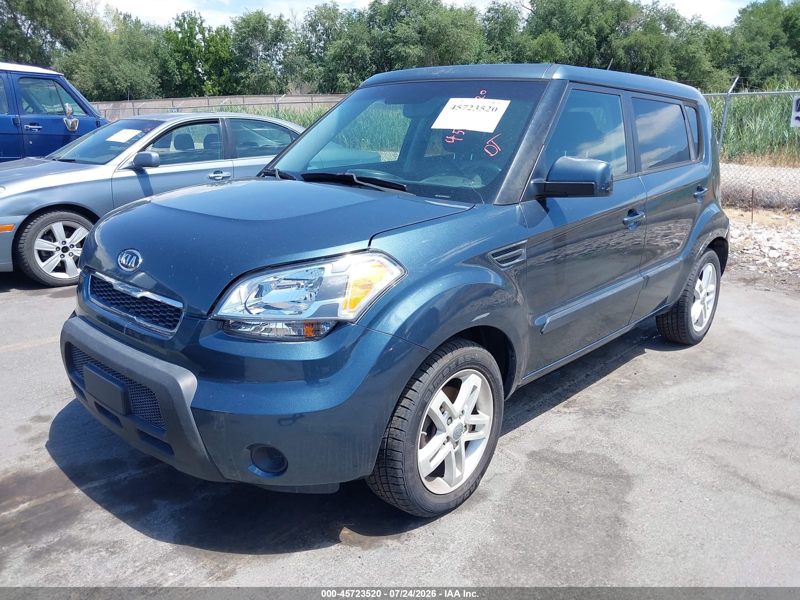 2011 Kia Soul + Blue vin: KNDJT2A25B7223295