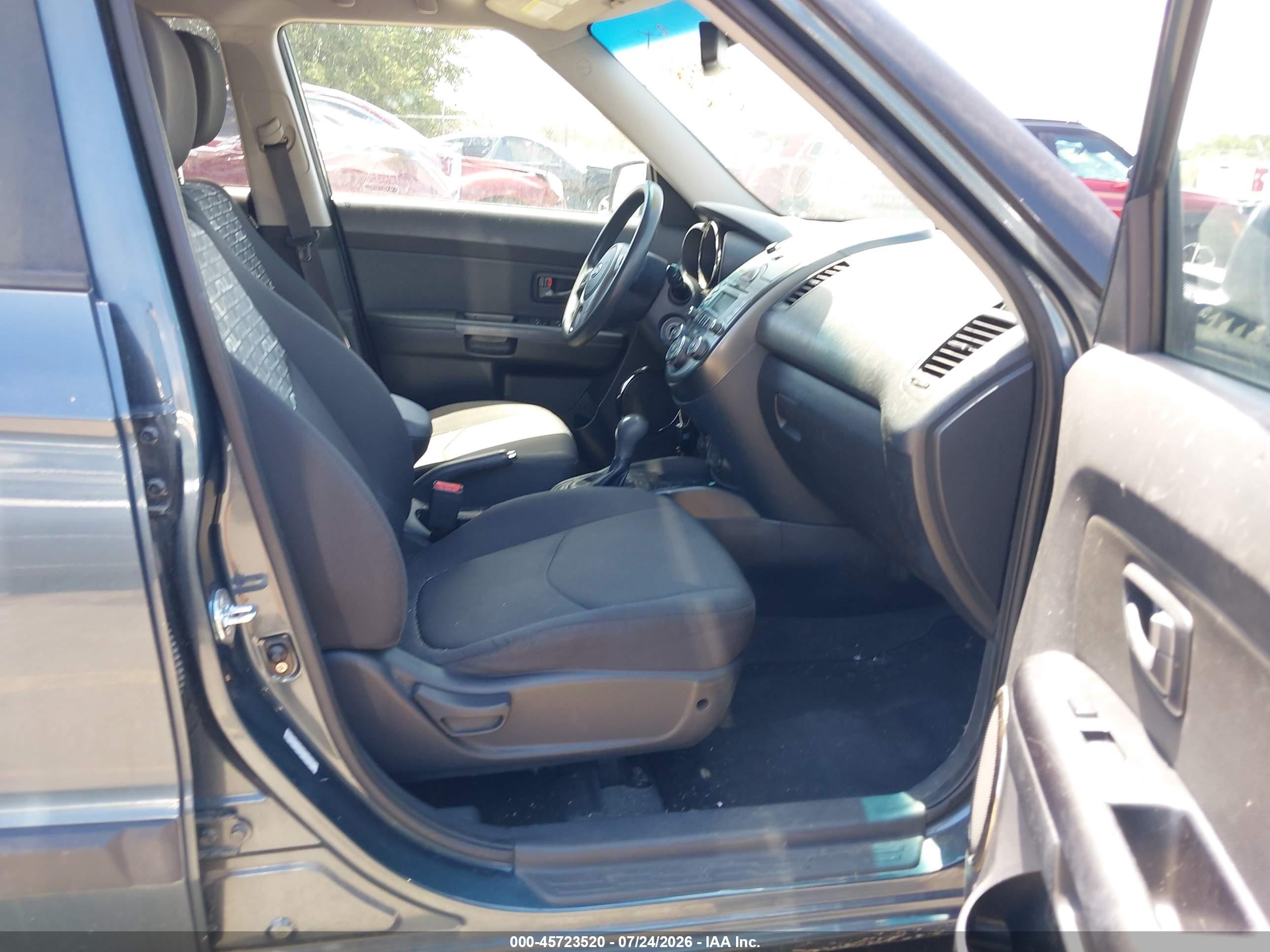 2011 Kia Soul + Blue vin: KNDJT2A25B7223295