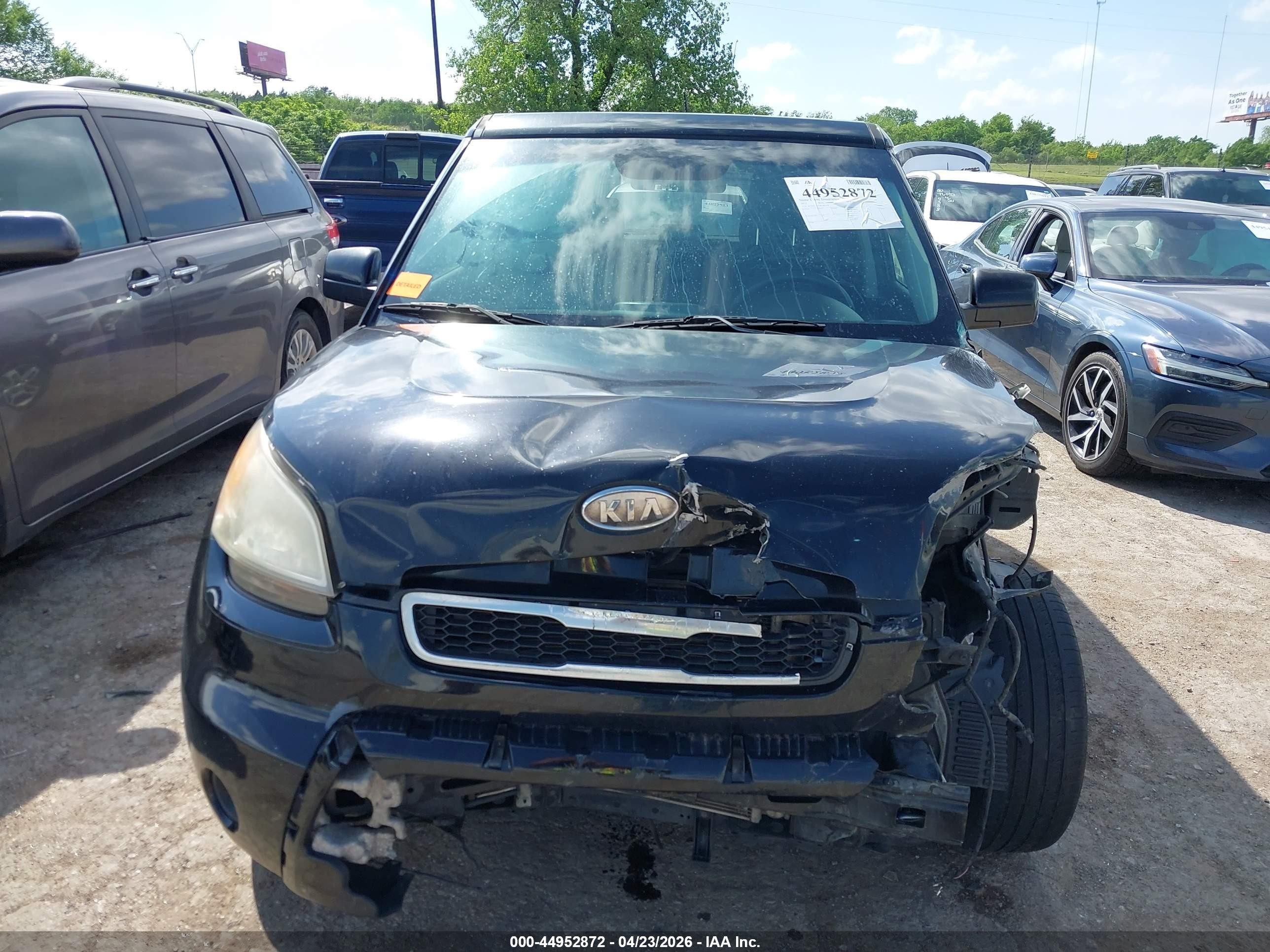 2011 Kia Soul + Black vin: KNDJT2A25B7287658