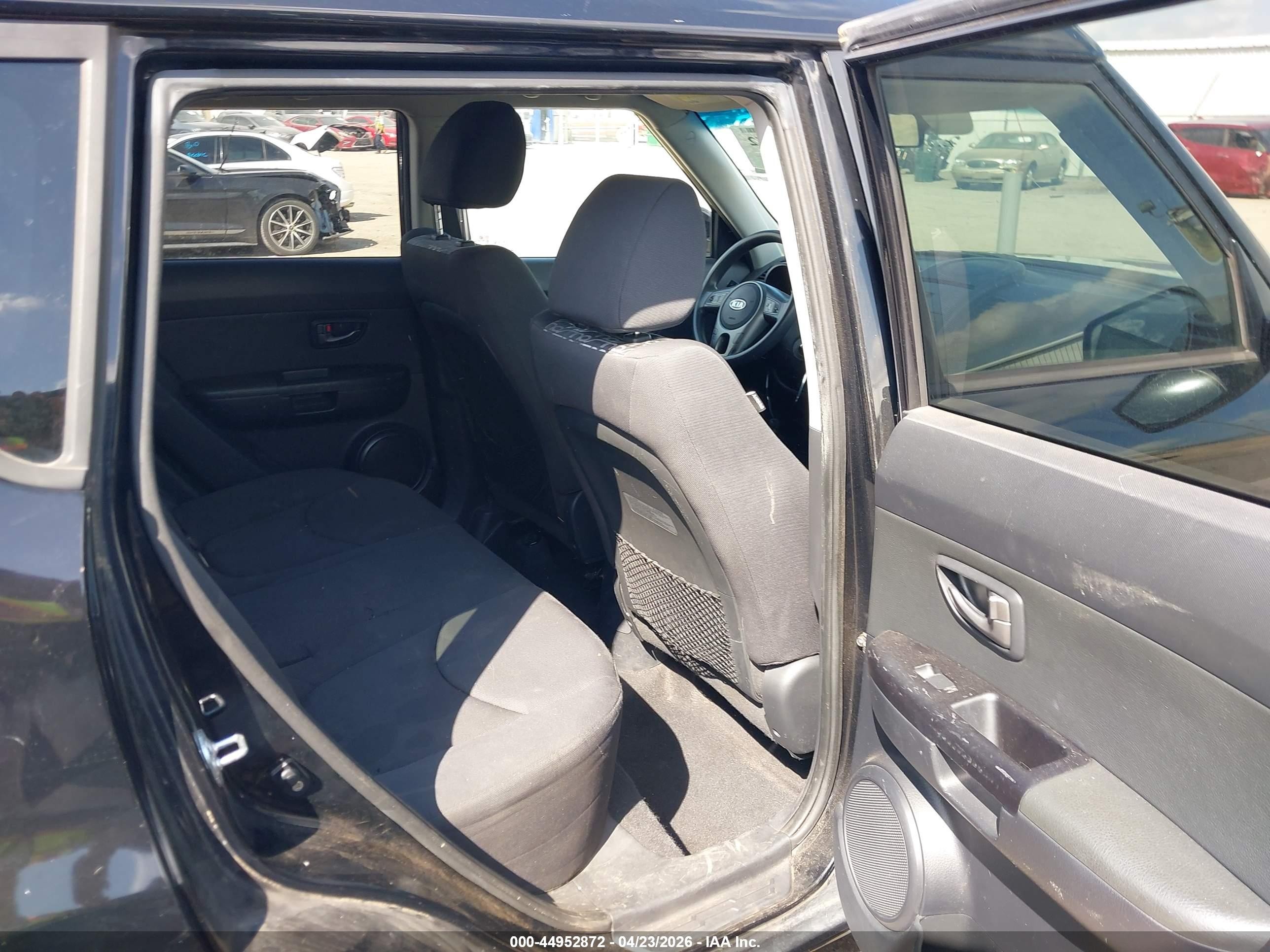 2011 Kia Soul + Black vin: KNDJT2A25B7287658
