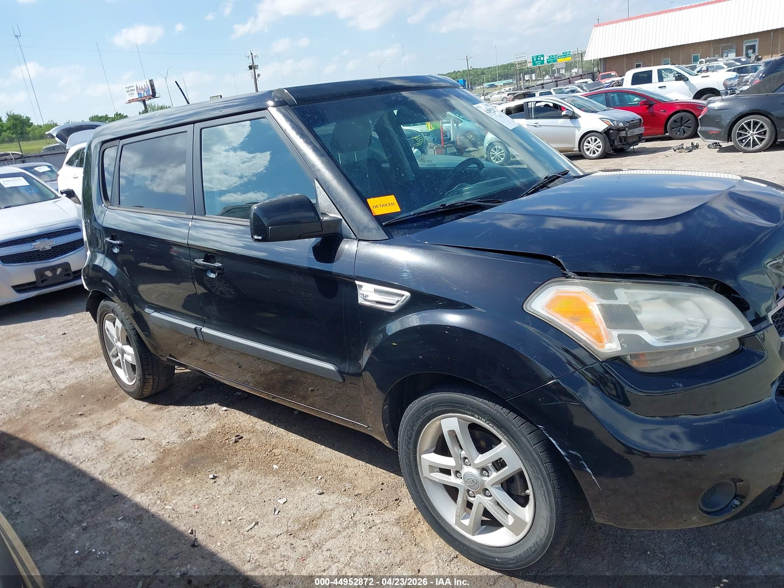 2011 Kia Soul + Black vin: KNDJT2A25B7287658