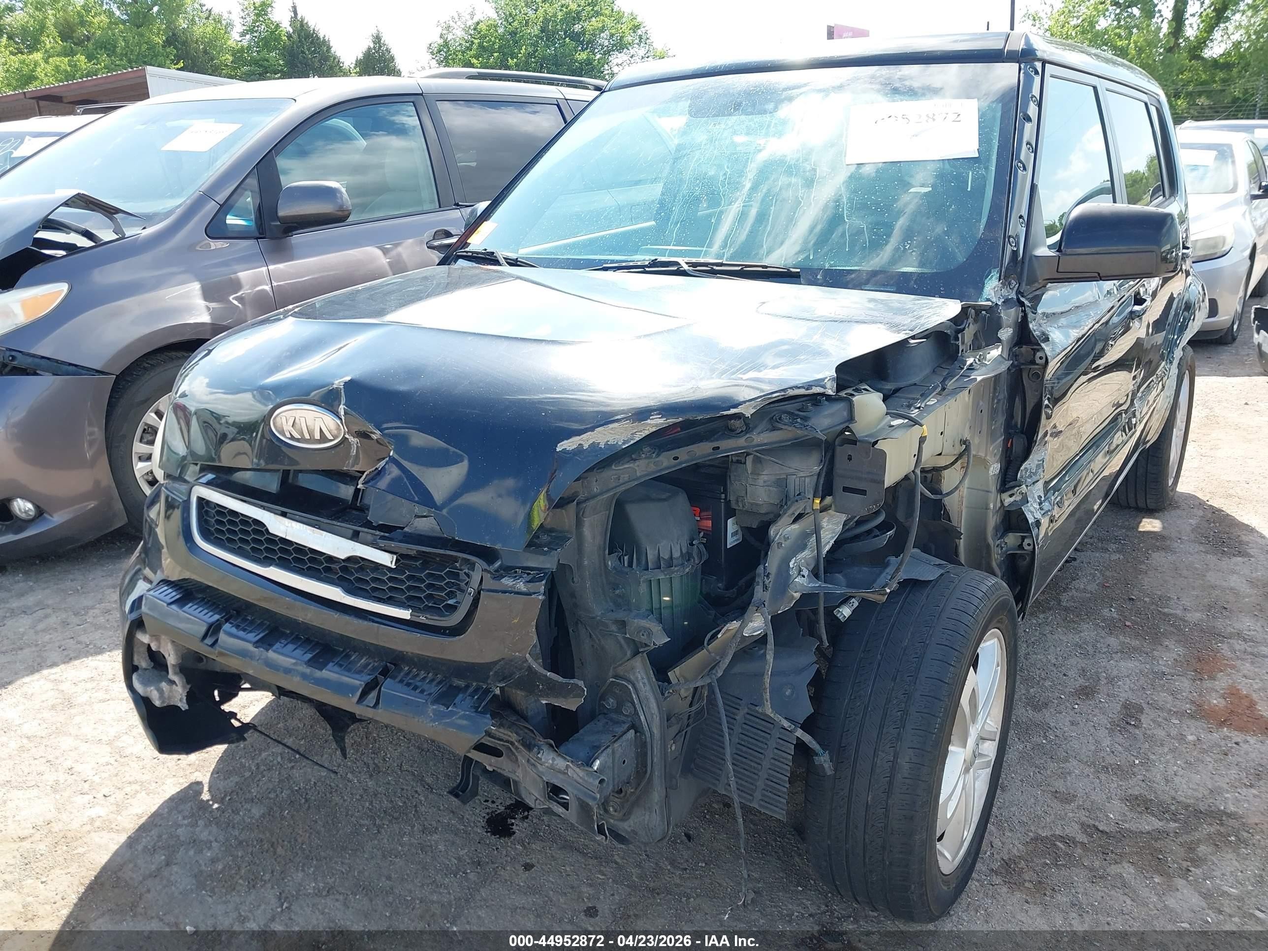 2011 Kia Soul + Black vin: KNDJT2A25B7287658