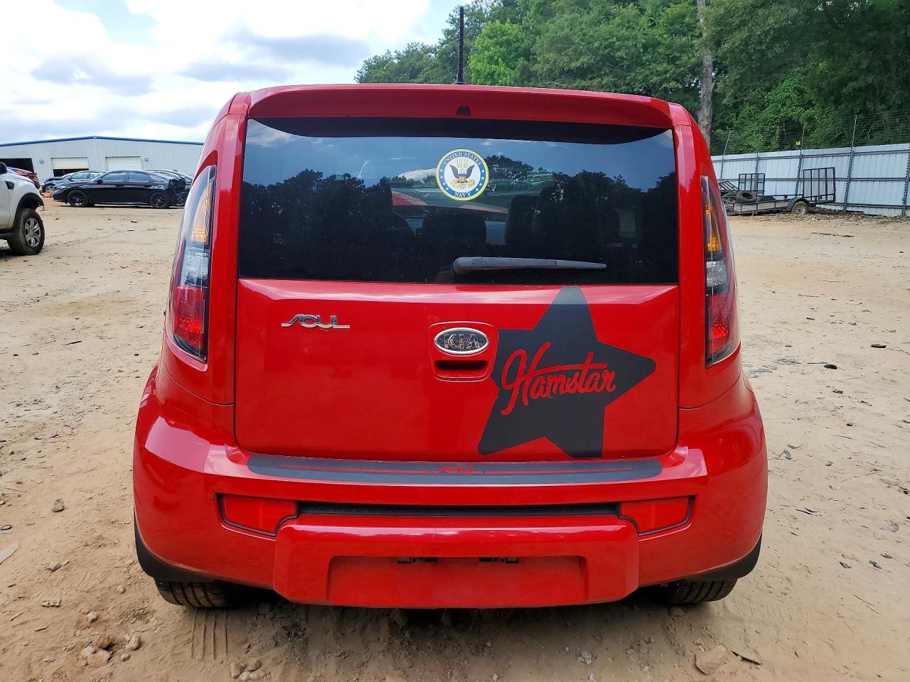 2011 Kia Soul + Red vin: KNDJT2A25B7292147
