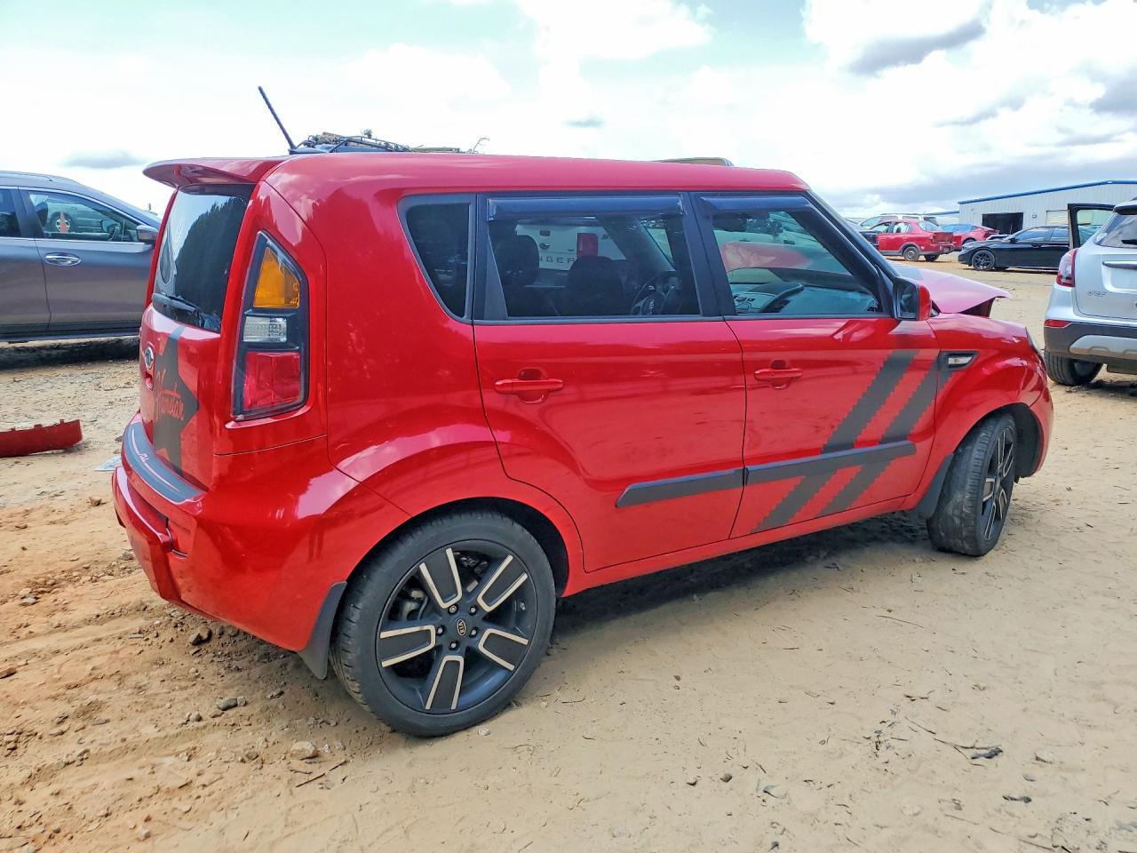 2011 Kia Soul + Red vin: KNDJT2A25B7292147