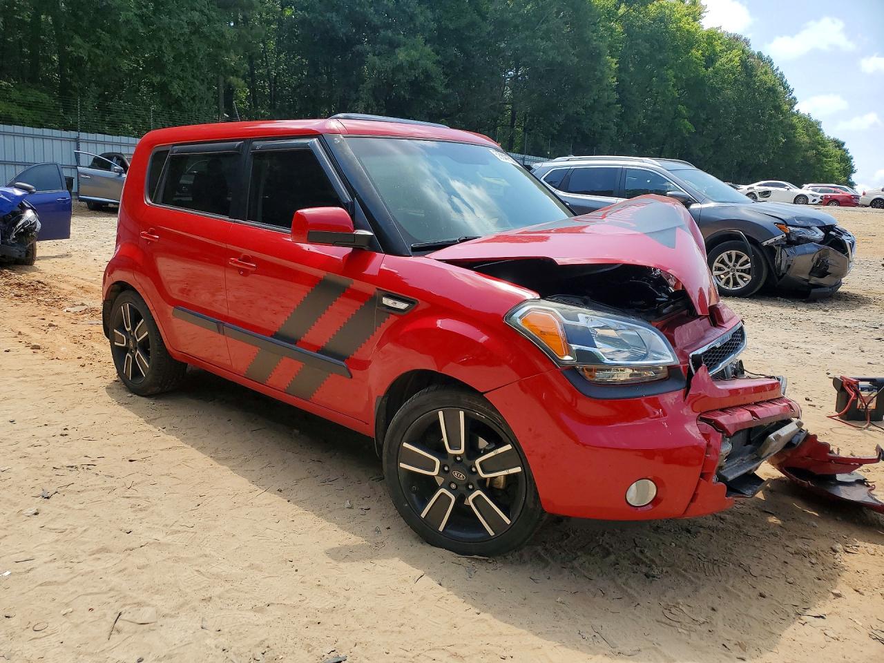 2011 Kia Soul + Red vin: KNDJT2A25B7292147
