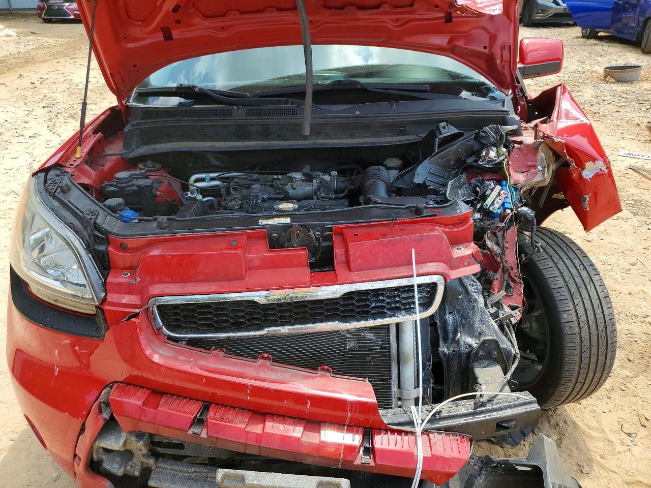 2011 Kia Soul + Red vin: KNDJT2A25B7292147