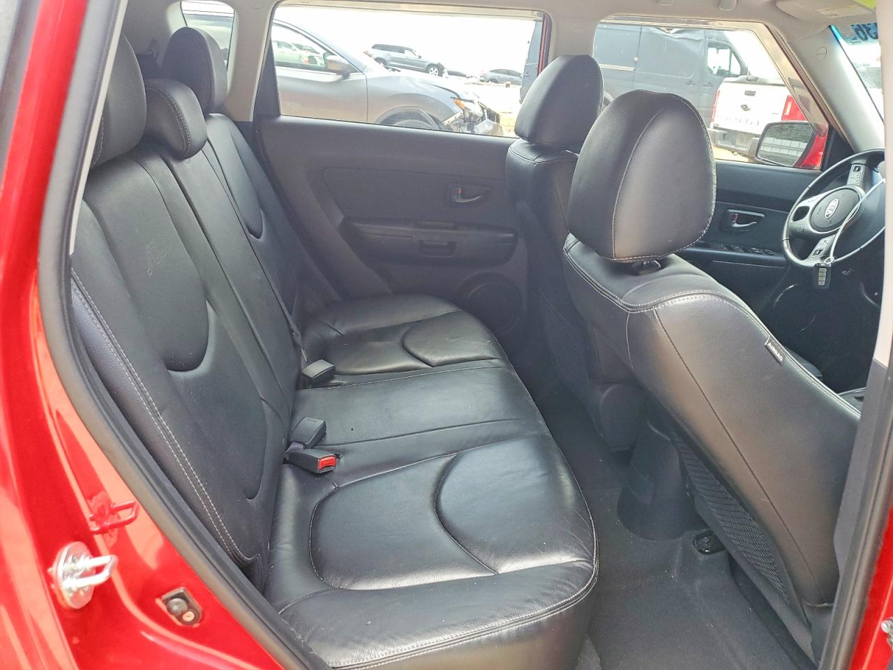 2011 Kia Soul + Red vin: KNDJT2A25B7292147