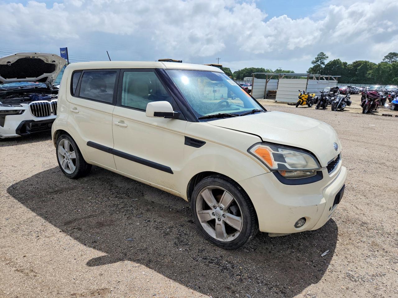 2011 Kia Soul ! Cream vin: KNDJT2A25B7321615