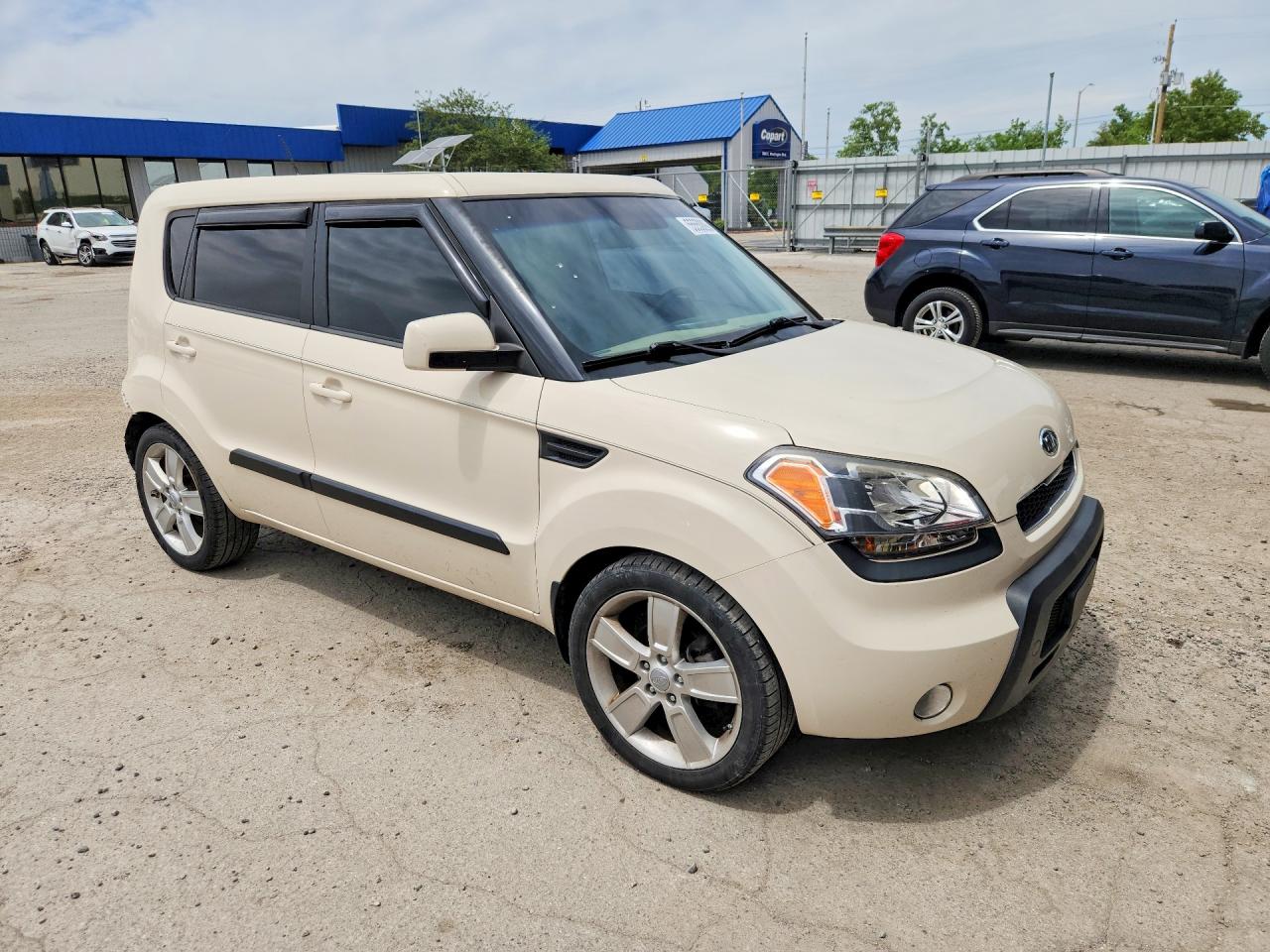 2011 Kia Soul ! Beige vin: KNDJT2A25B7718256