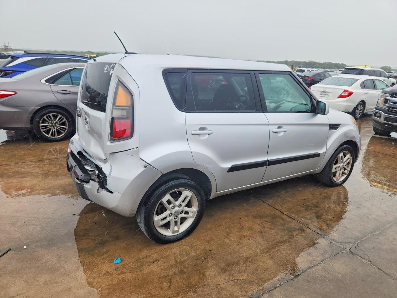 2011 Kia Soul + Gray vin: KNDJT2A25B7720024