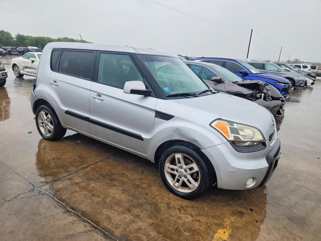 2011 Kia Soul + Gray vin: KNDJT2A25B7720024