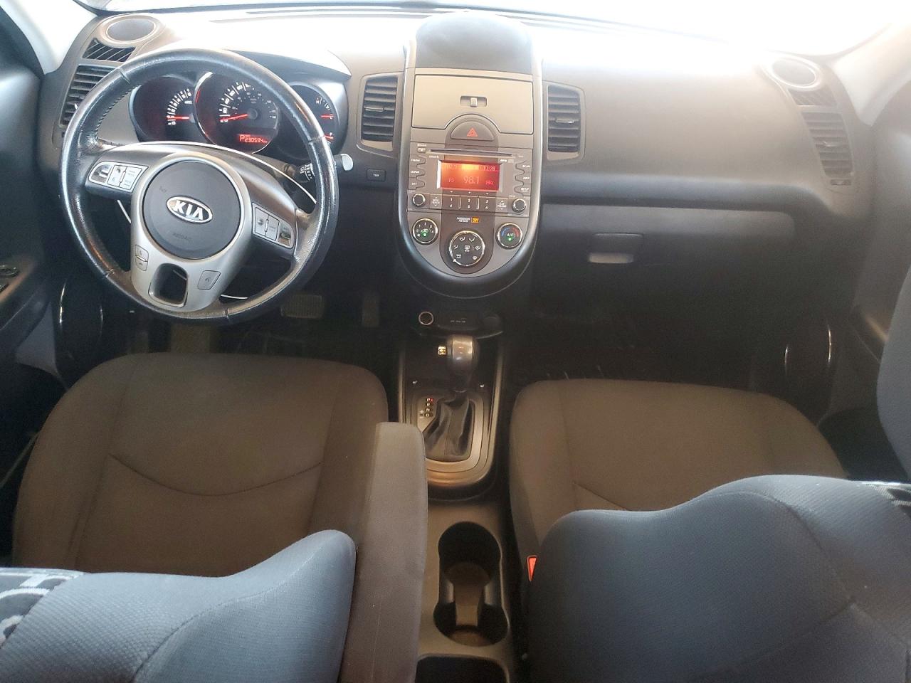 2011 Kia Soul + Black vin: KNDJT2A25B7732335