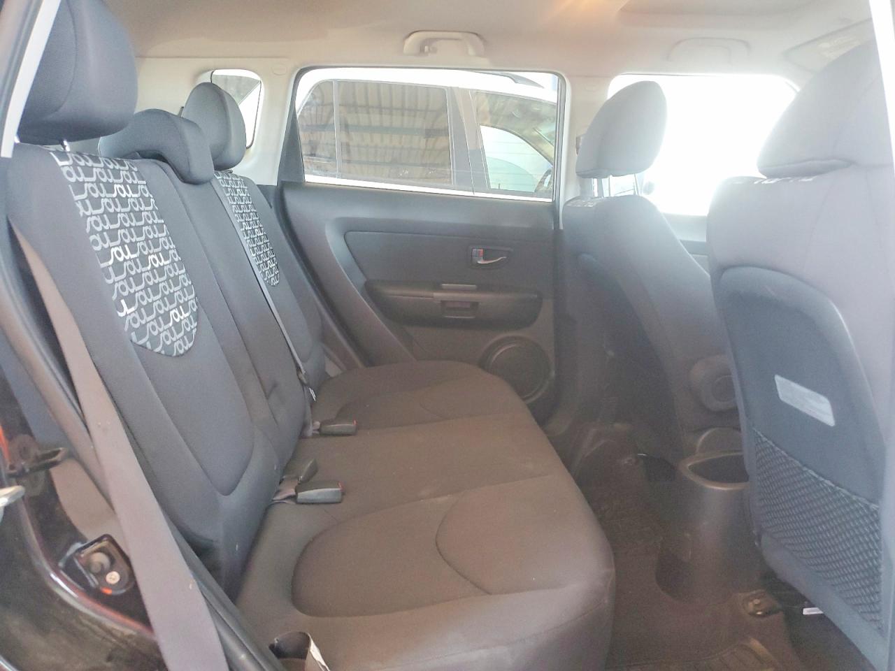 2011 Kia Soul + Black vin: KNDJT2A25B7732335