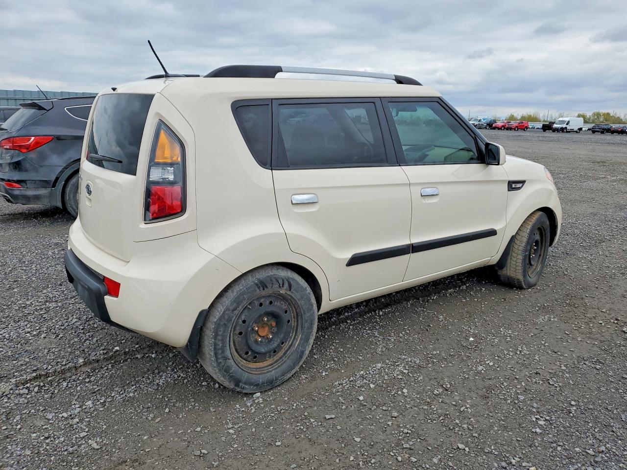 2010 Kia Soul + Cream vin: KNDJT2A26A7060459