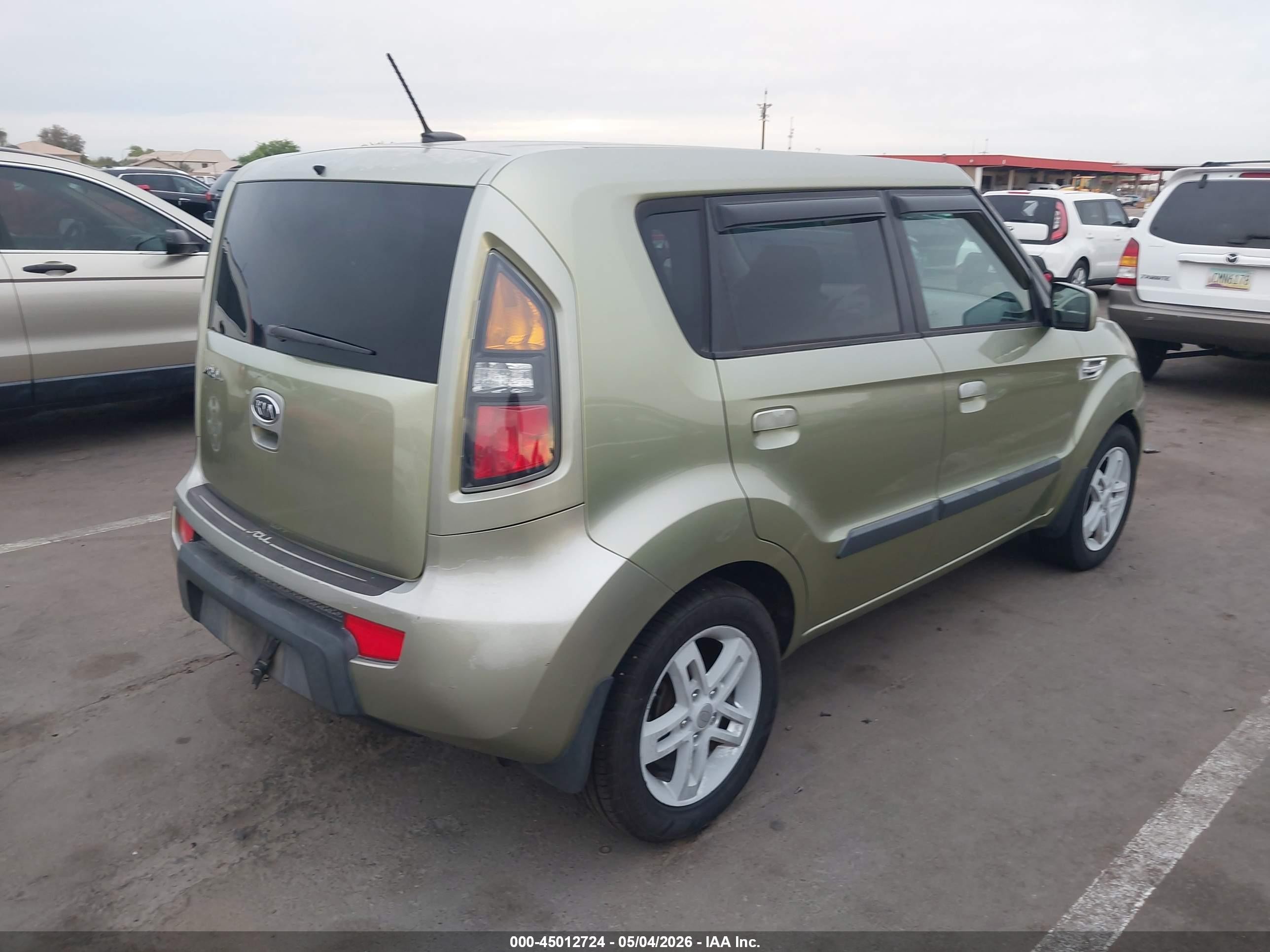 2010 Kia Soul + Green vin: KNDJT2A26A7077584