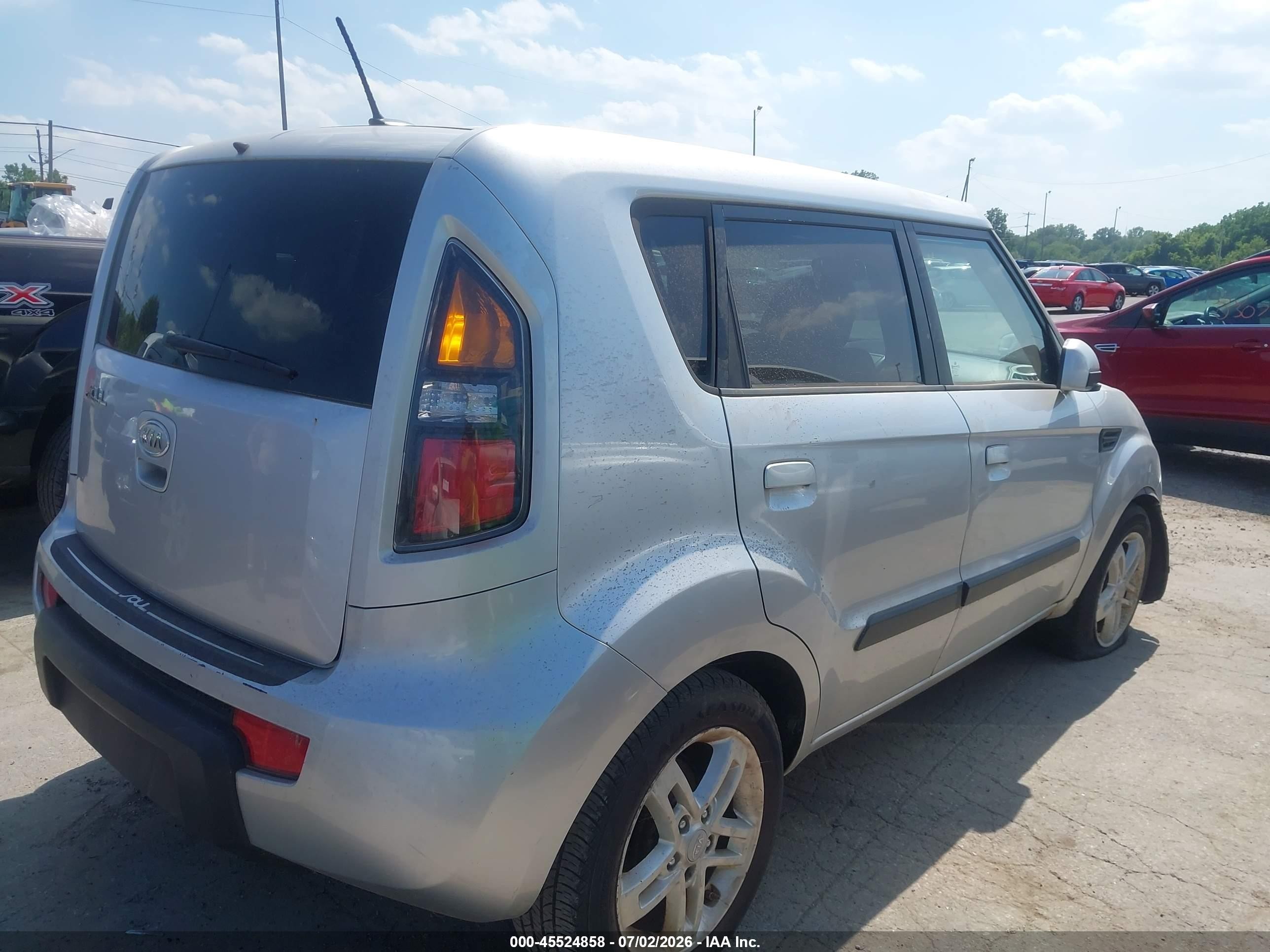2010 Kia Soul + Silver vin: KNDJT2A26A7112351