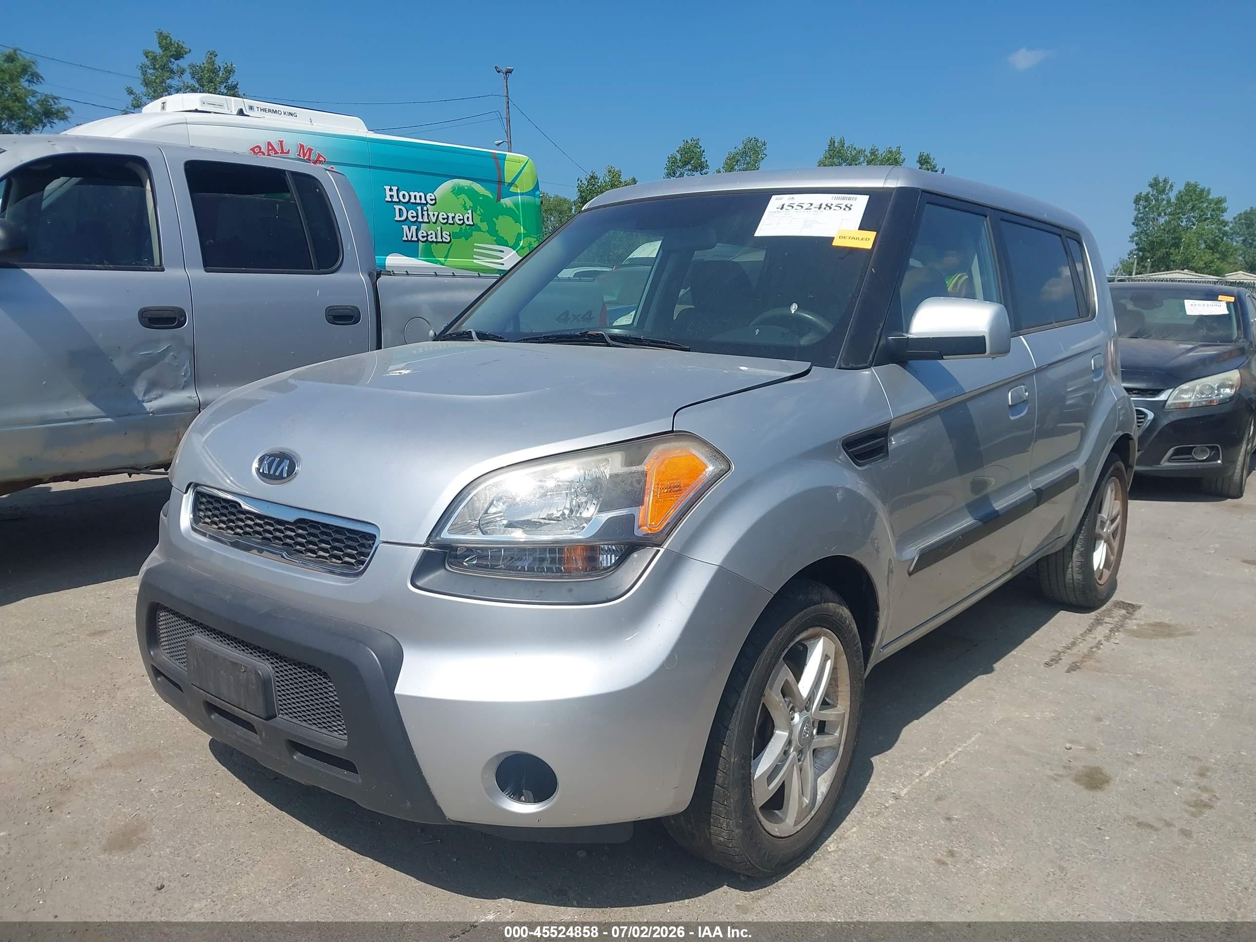2010 Kia Soul + Silver vin: KNDJT2A26A7112351