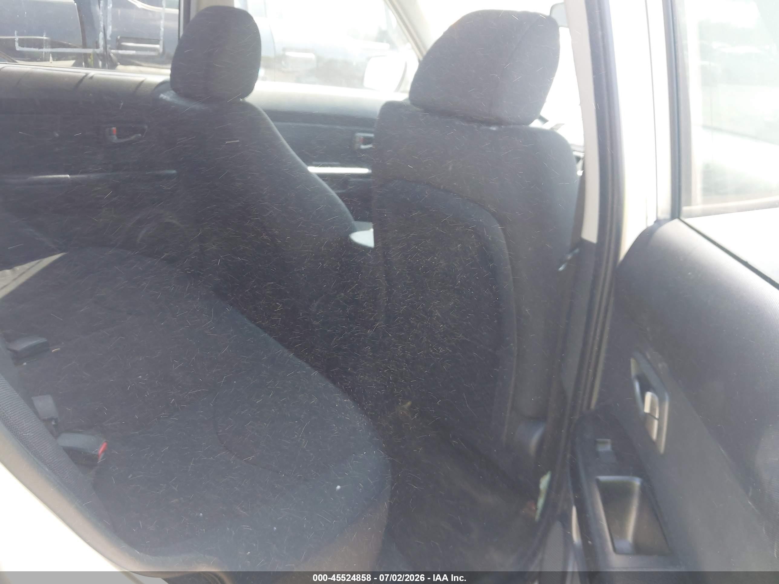 2010 Kia Soul + Silver vin: KNDJT2A26A7112351