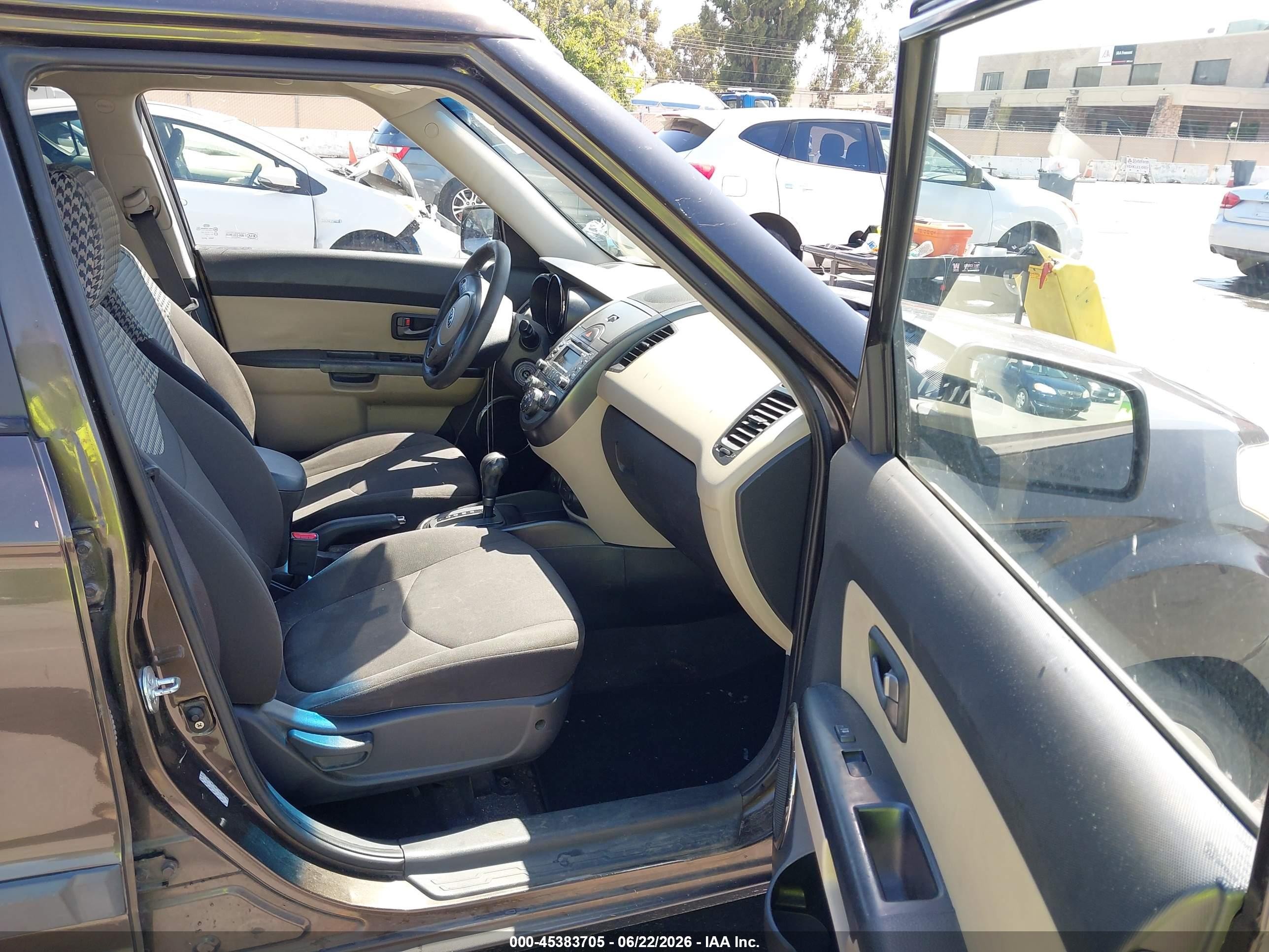 2010 Kia Soul ! Gray vin: KNDJT2A26A7125049