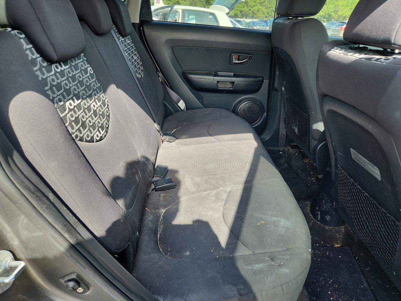 2010 Kia Soul + Gray vin: KNDJT2A26A7149173