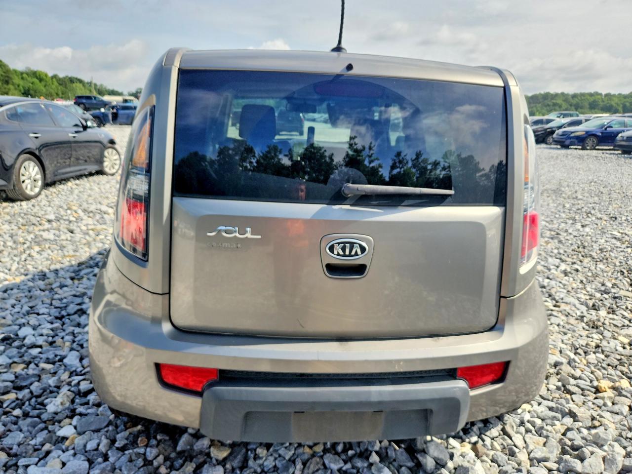 2010 Kia Soul + Gray vin: KNDJT2A26A7149173