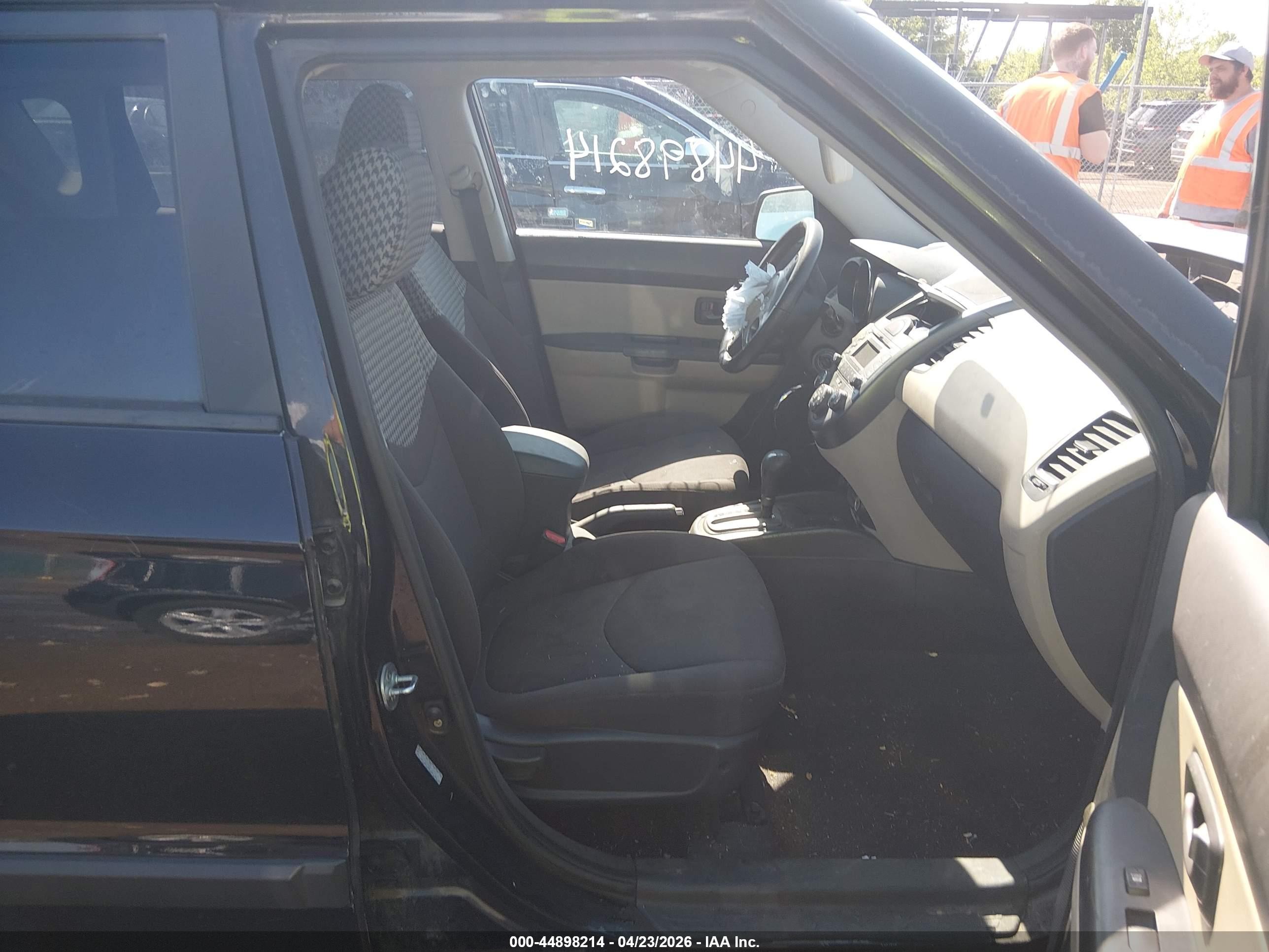 2010 Kia Soul ! Black vin: KNDJT2A26A7182965
