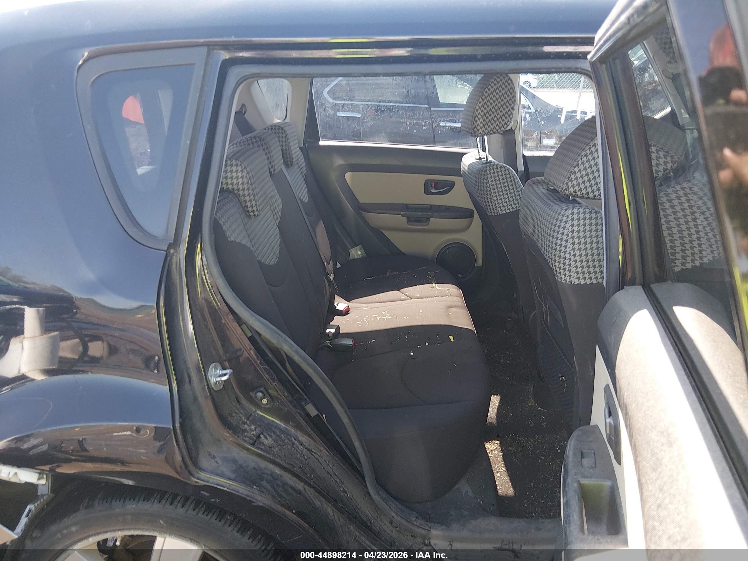 2010 Kia Soul ! Black vin: KNDJT2A26A7182965