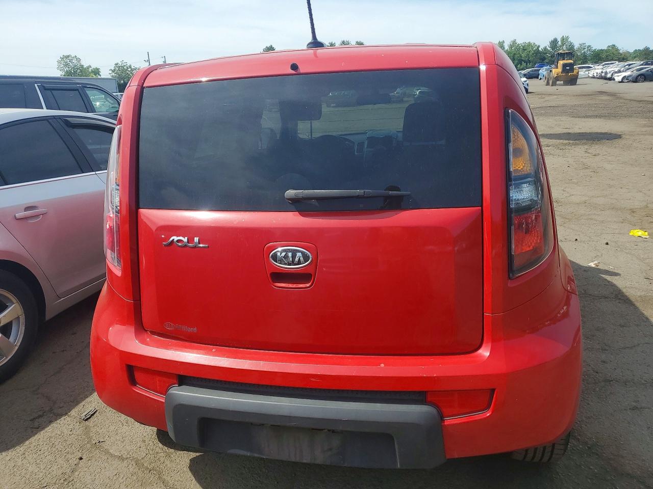 2010 Kia Soul + Red vin: KNDJT2A26A7190838
