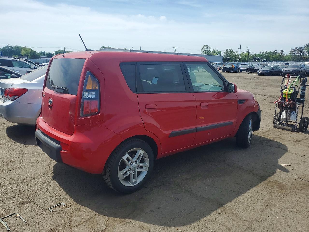 2010 Kia Soul + Red vin: KNDJT2A26A7190838