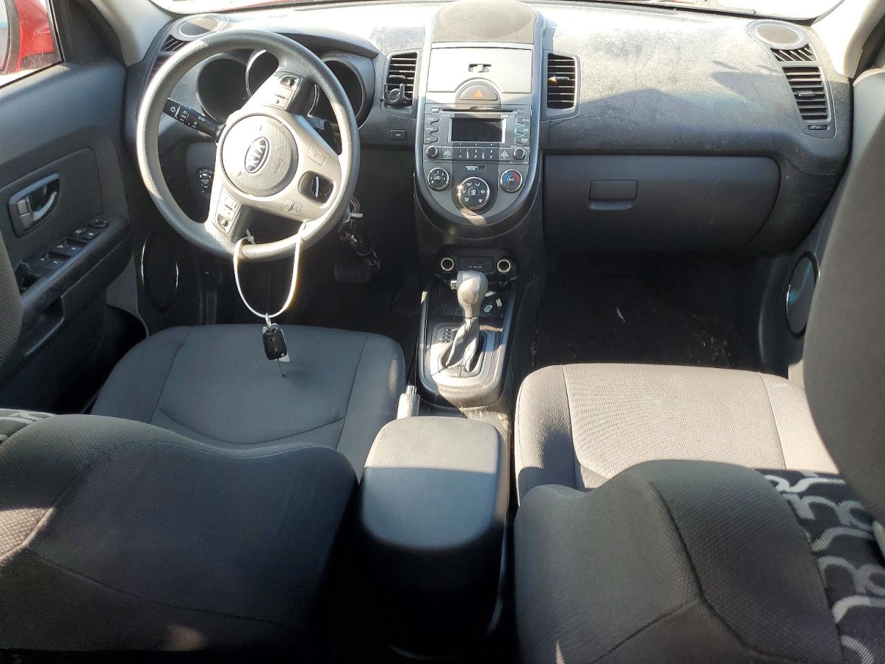 2011 Kia Soul + Red vin: KNDJT2A26B7197550