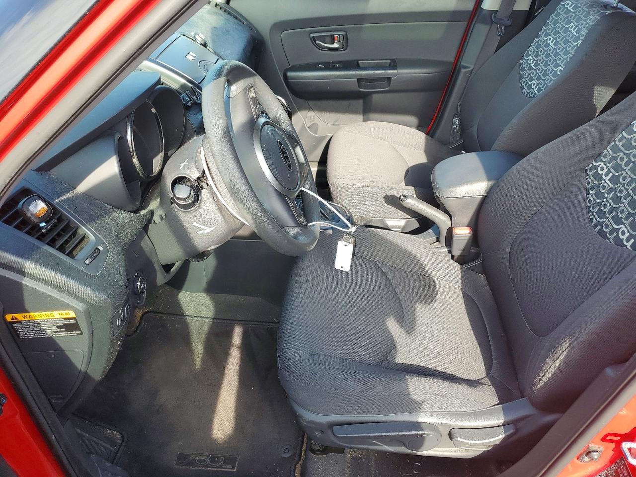 2011 Kia Soul + Red vin: KNDJT2A26B7197550
