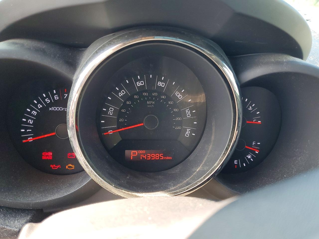 2011 Kia Soul + Red vin: KNDJT2A26B7197550
