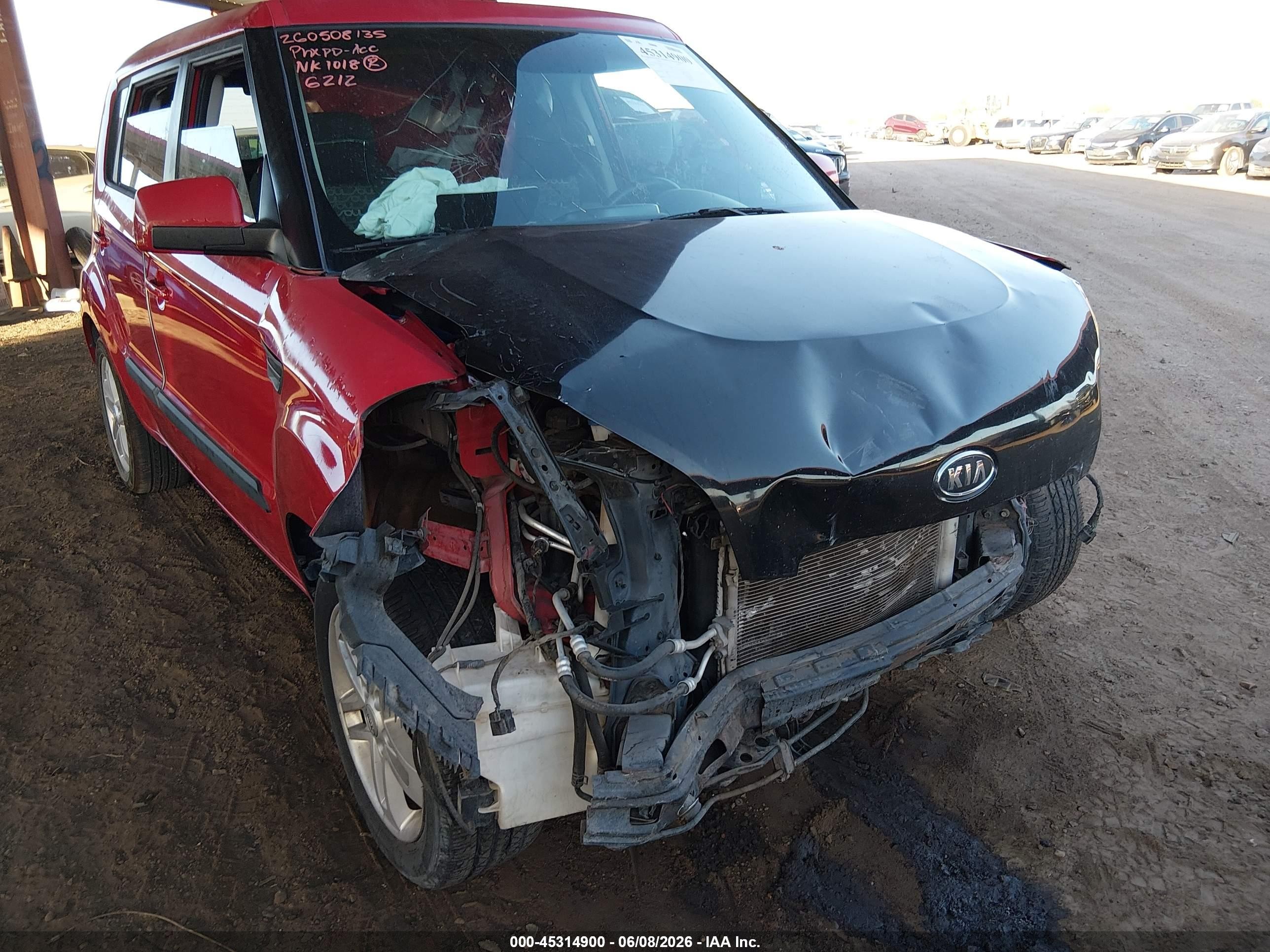 2011 Kia Soul + Red vin: KNDJT2A26B7216212