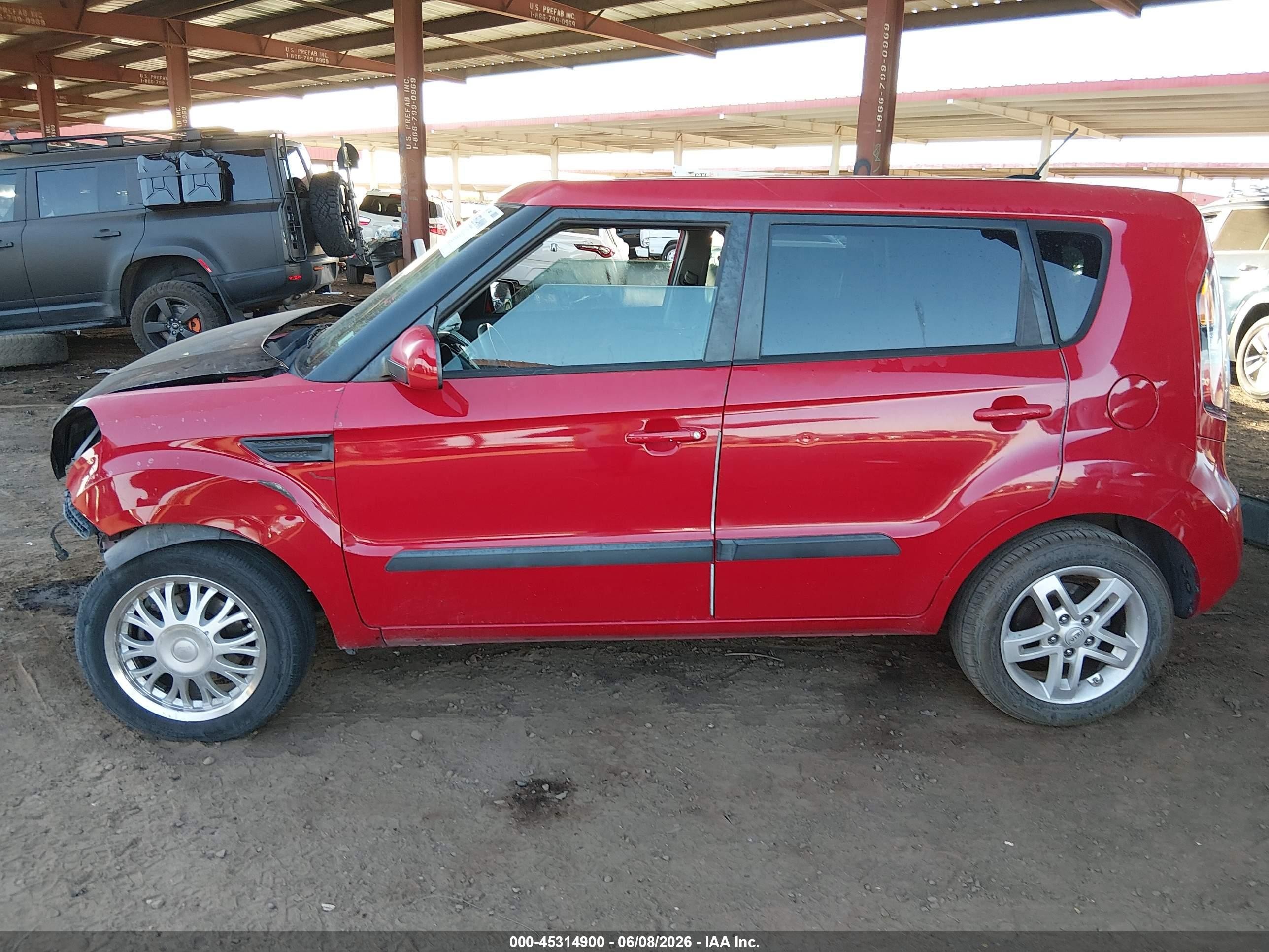 2011 Kia Soul + Red vin: KNDJT2A26B7216212