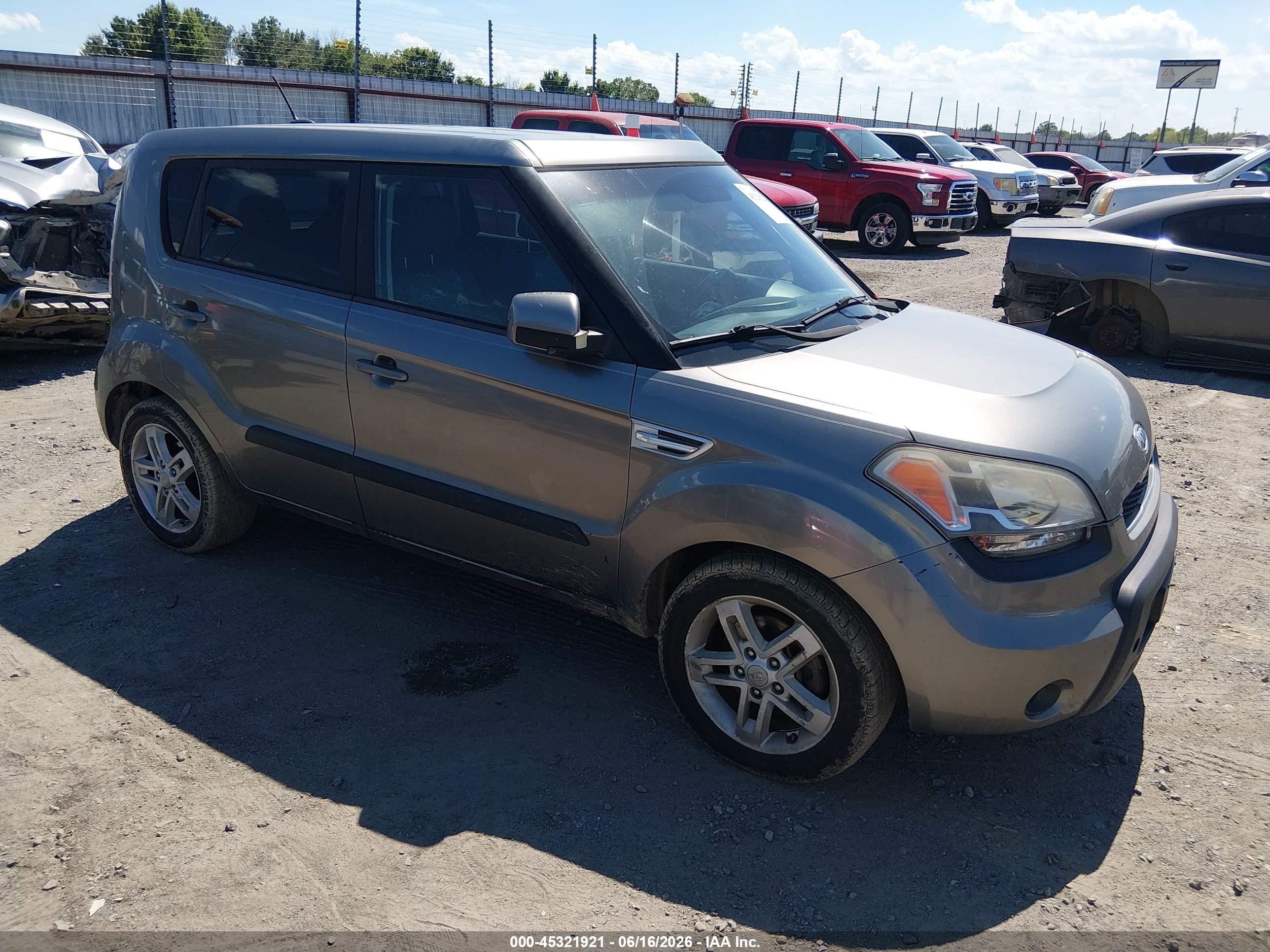 2011 Kia Soul + Gray vin: KNDJT2A26B7226089