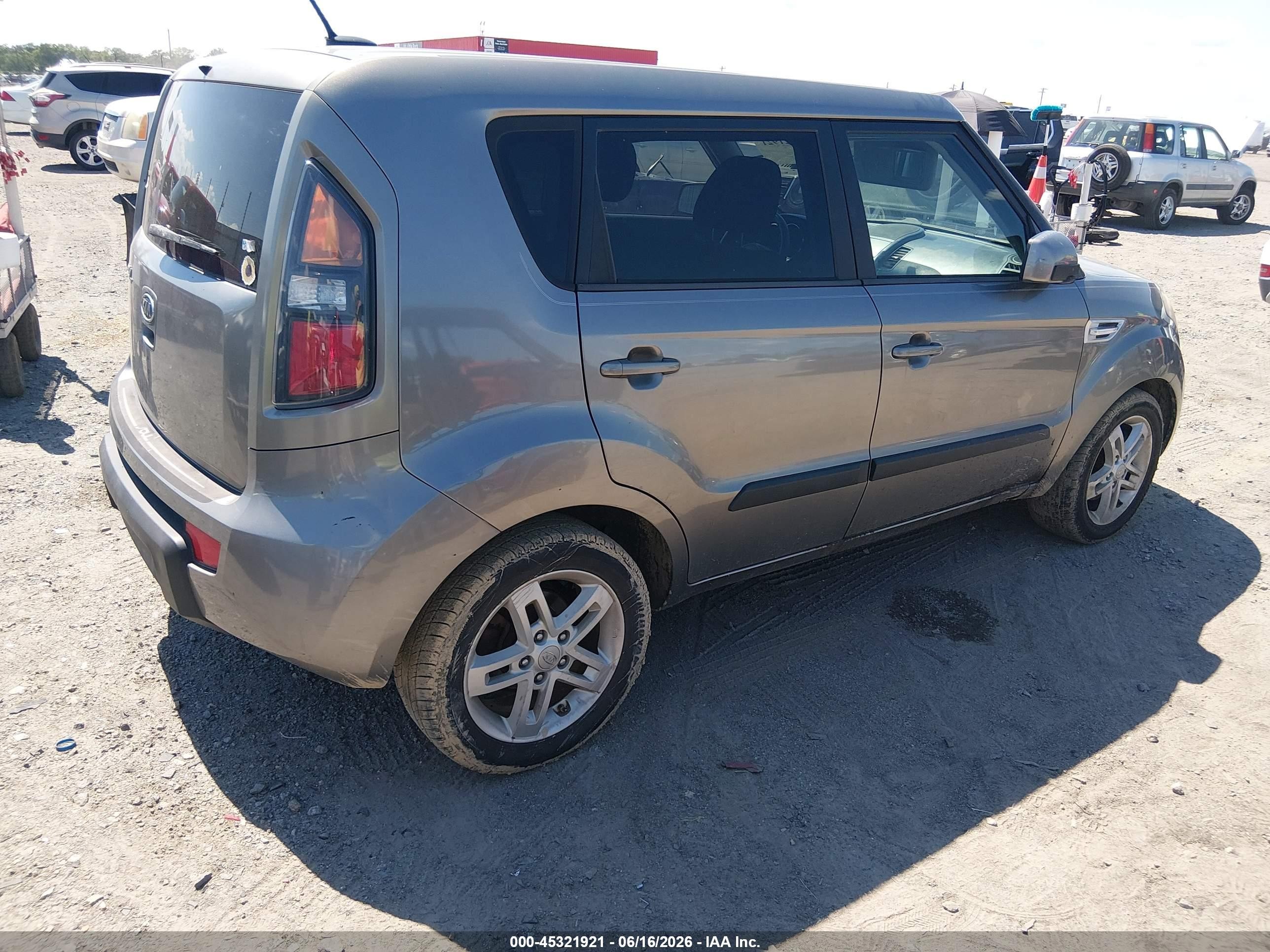 2011 Kia Soul + Gray vin: KNDJT2A26B7226089