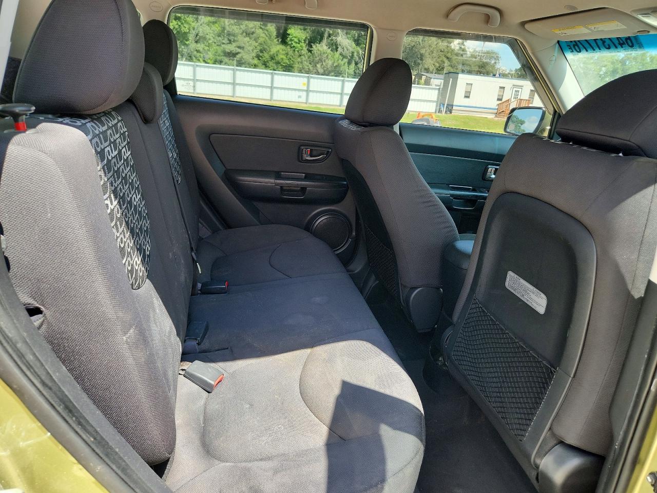 2011 Kia Soul + Green vin: KNDJT2A26B7231230