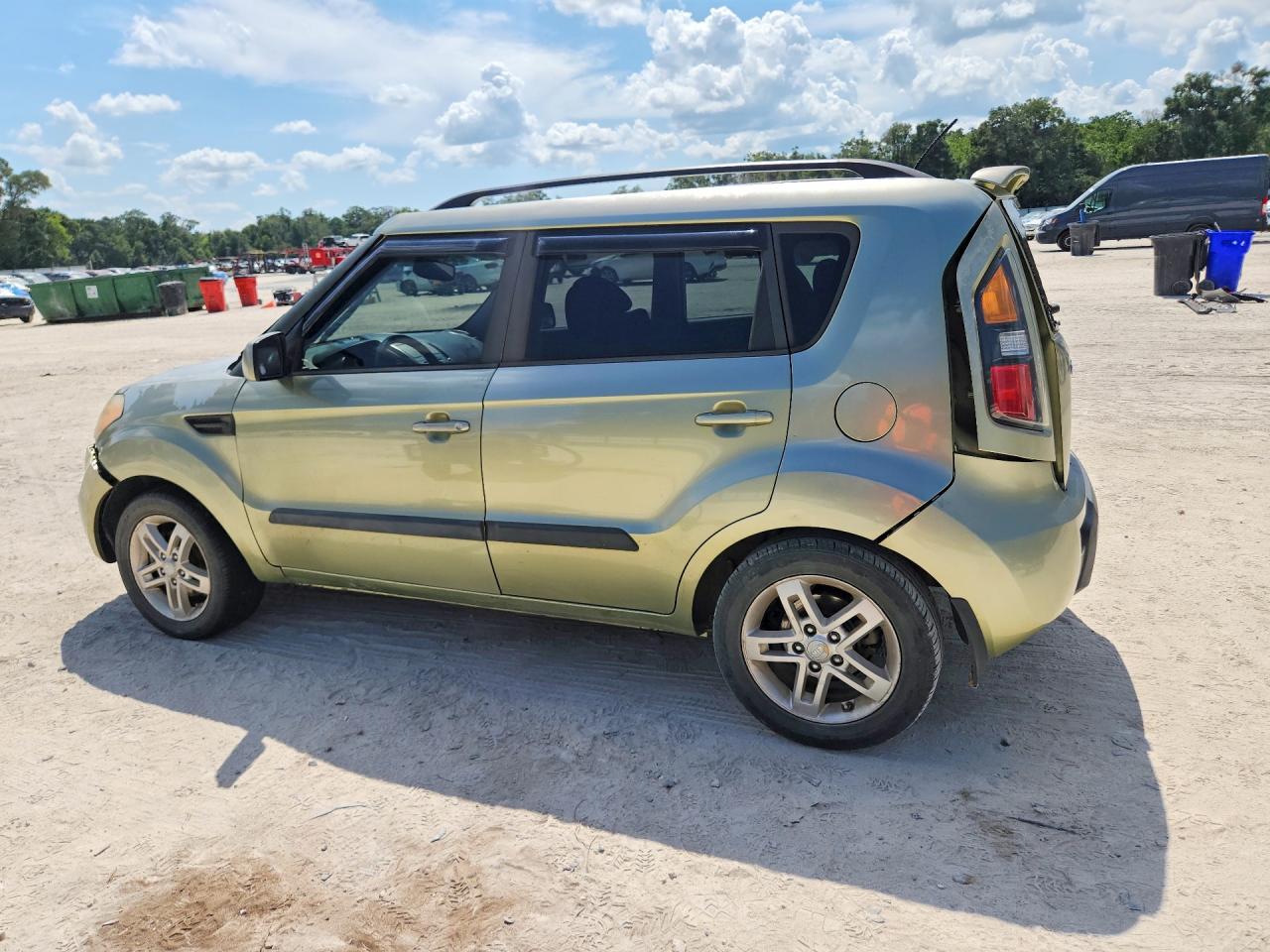 2011 Kia Soul + Green vin: KNDJT2A26B7231230