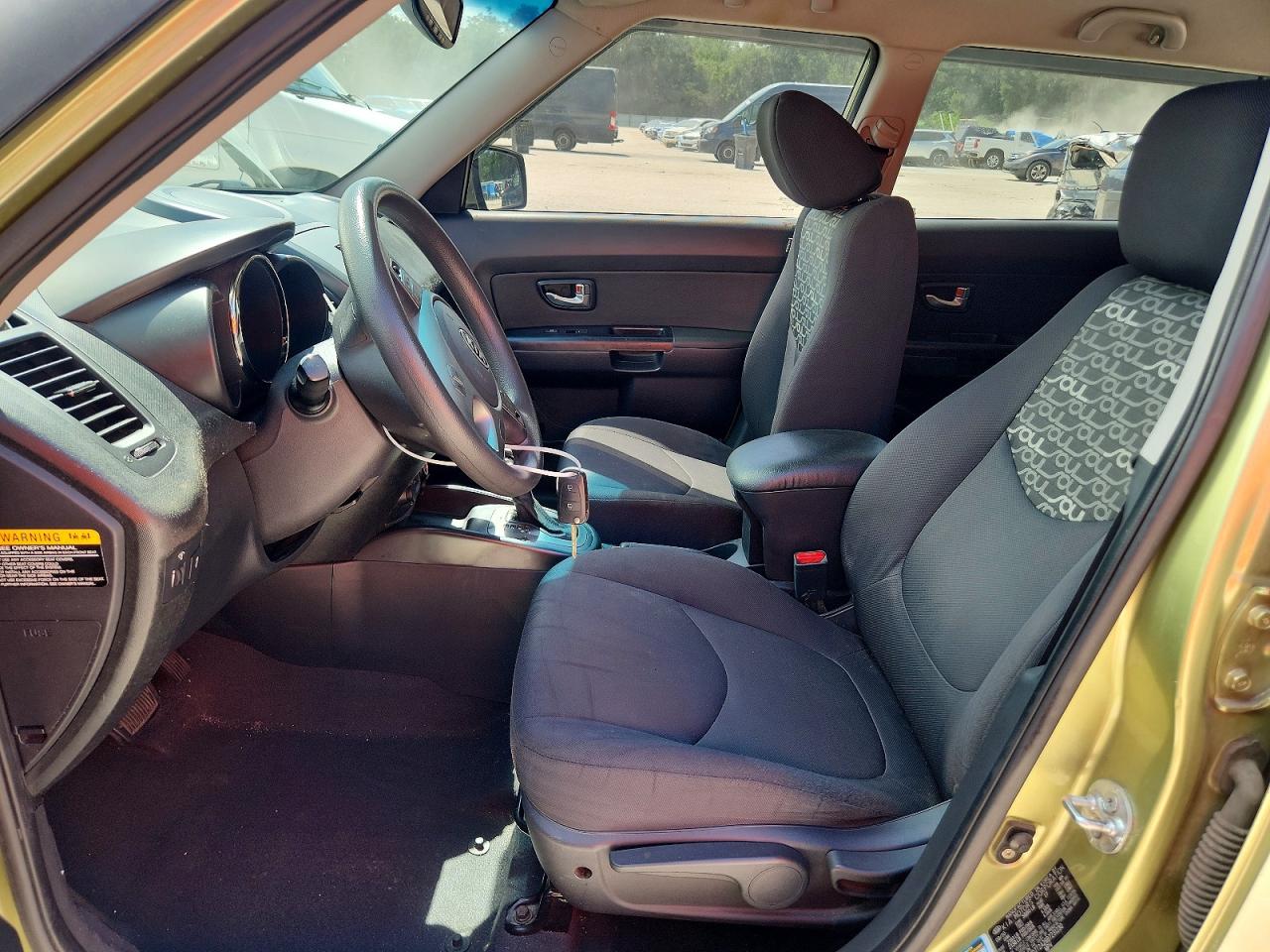 2011 Kia Soul + Green vin: KNDJT2A26B7231230