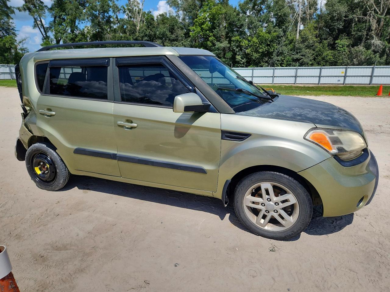 2011 Kia Soul + Green vin: KNDJT2A26B7231230